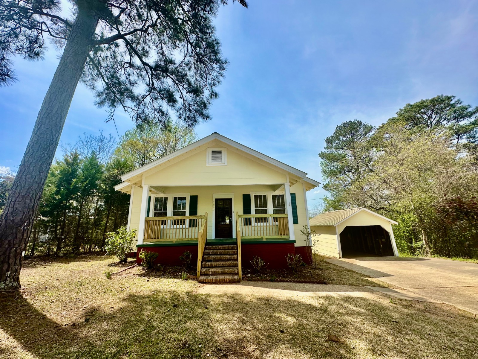 1047 West Front Street