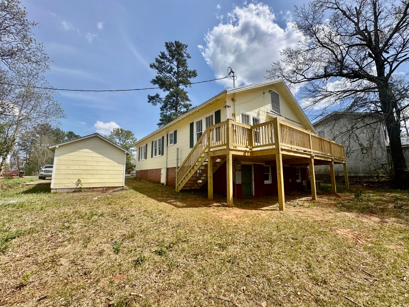 1047 West Front Street