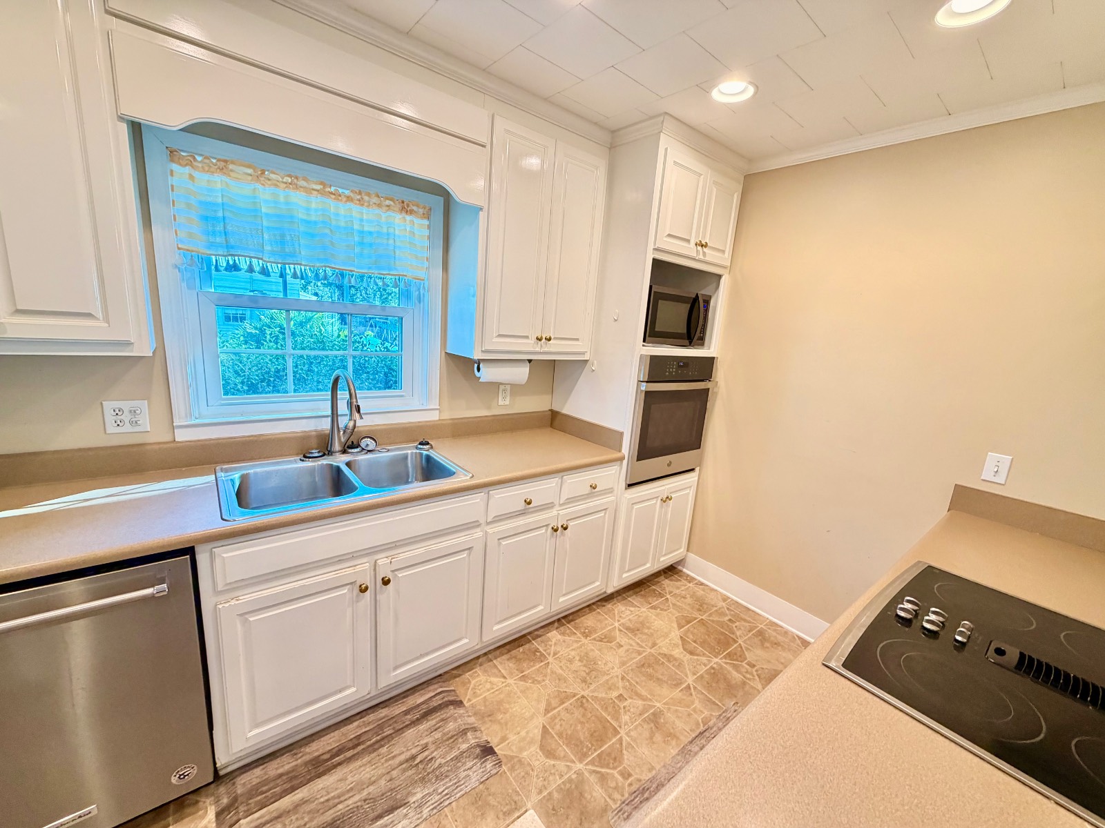 211 Chesley Ave