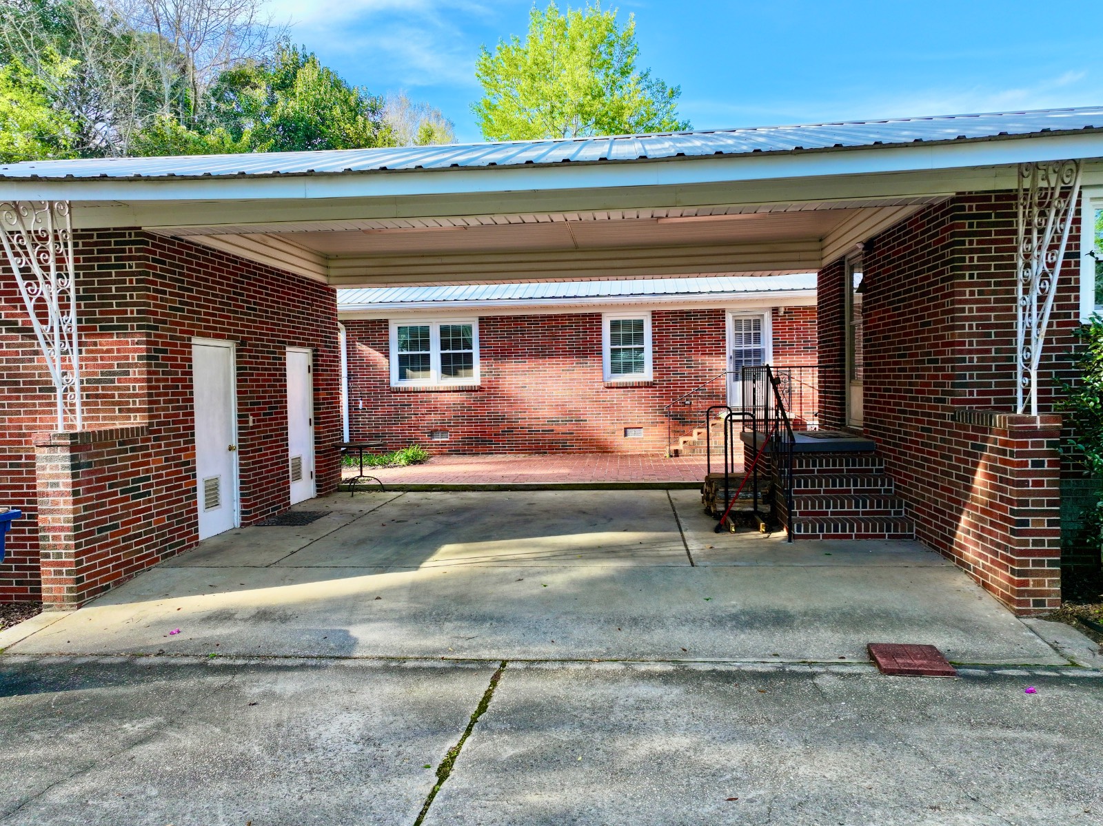 211 Chesley Ave