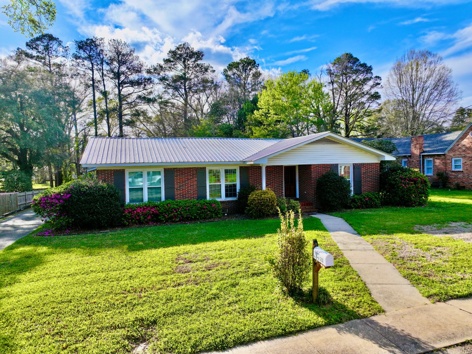 211 Chesley Ave