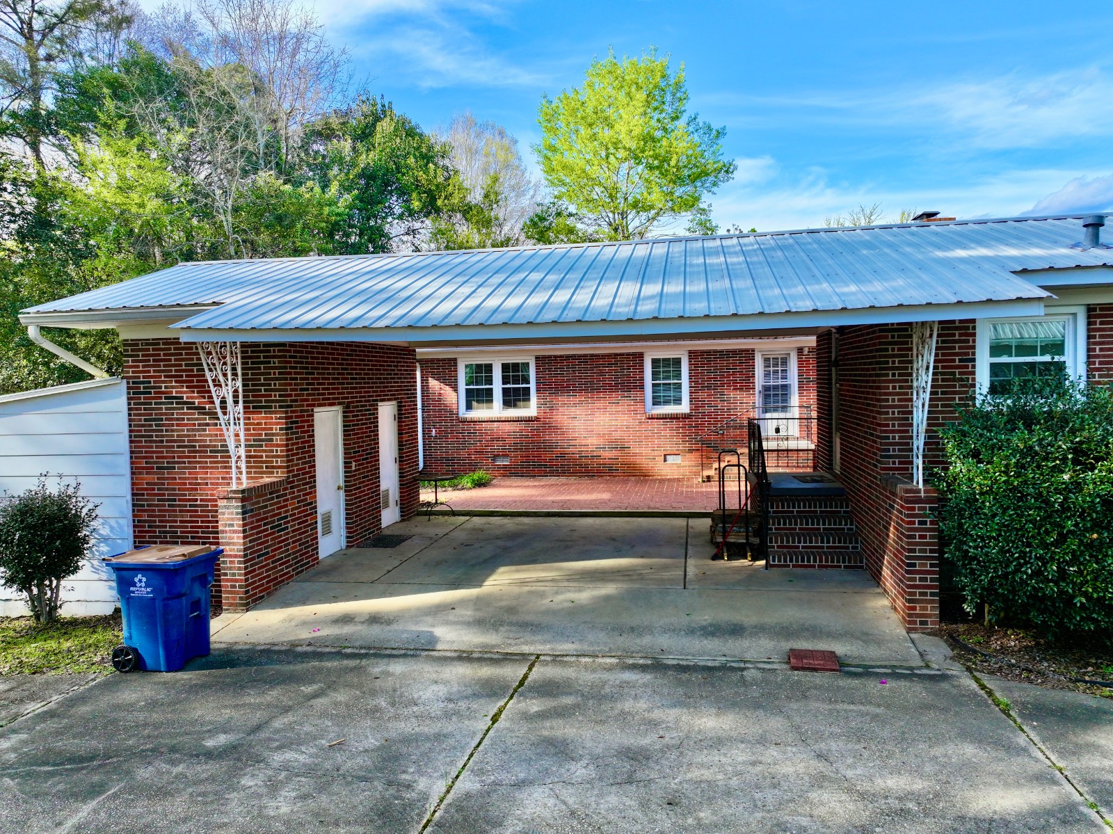 211 Chesley Ave