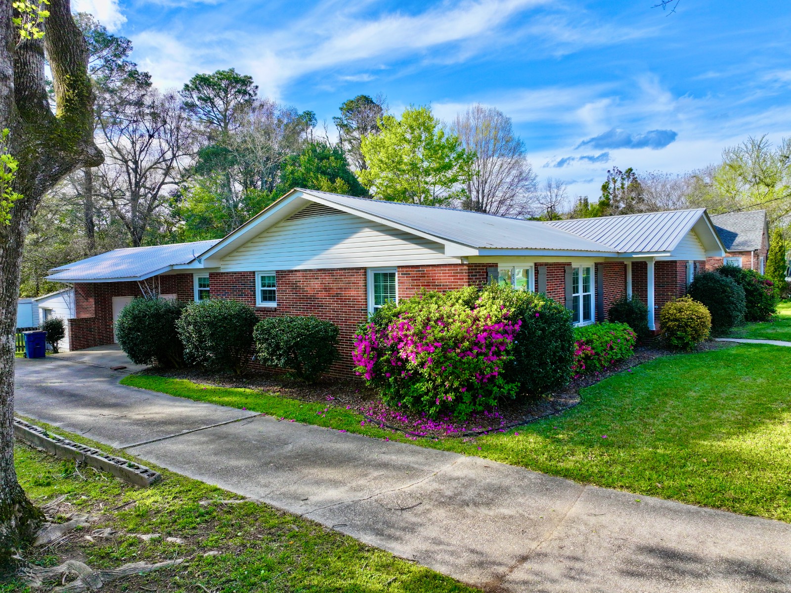 211 Chesley Ave