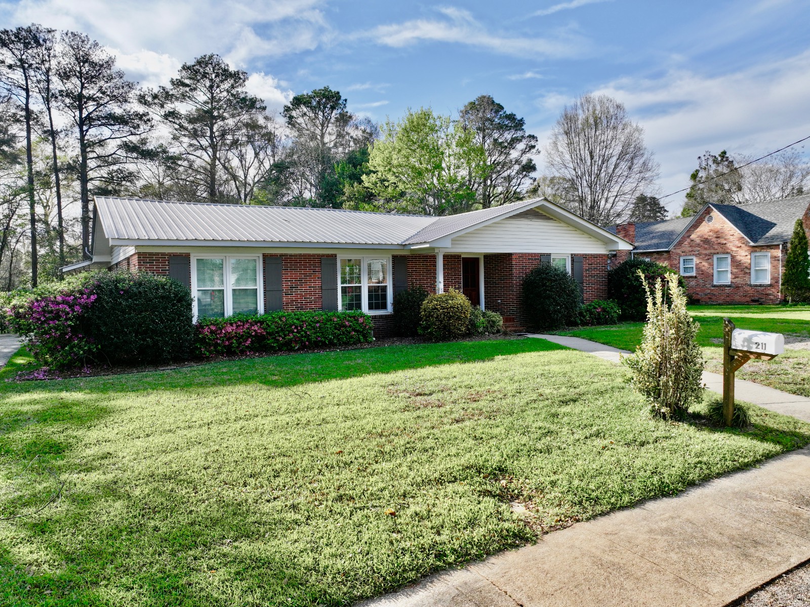 211 Chesley Ave