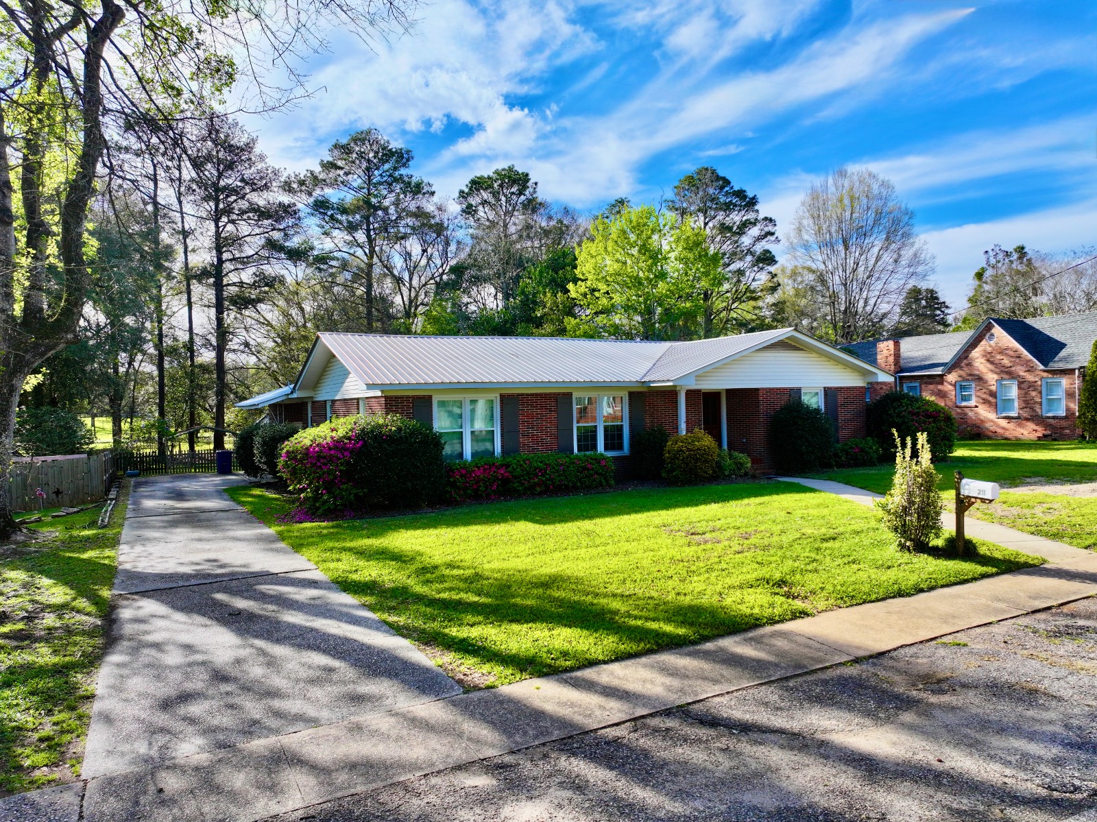 211 Chesley Ave