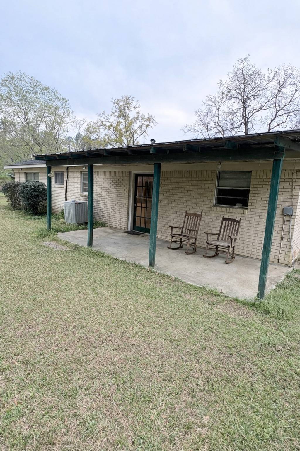 216 Colonial Dr