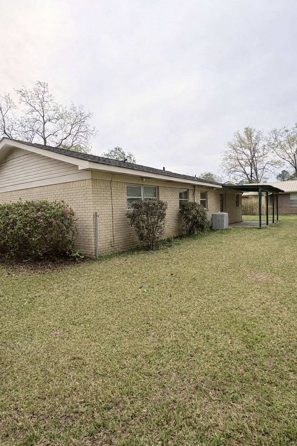 216 Colonial Dr