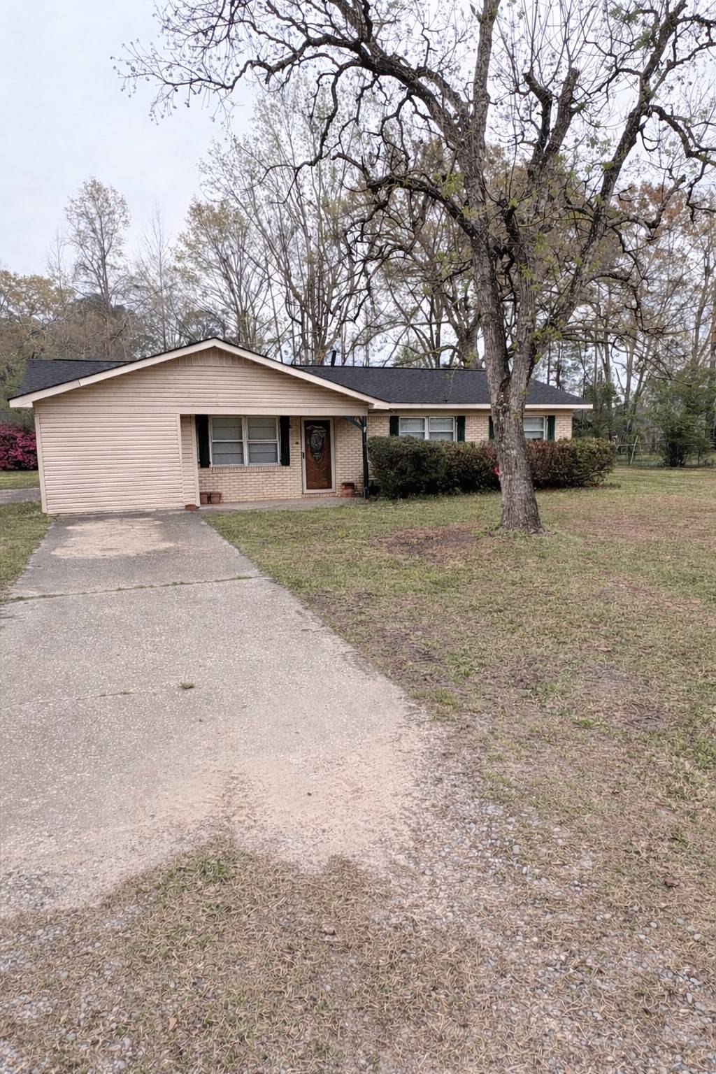 216 Colonial Dr