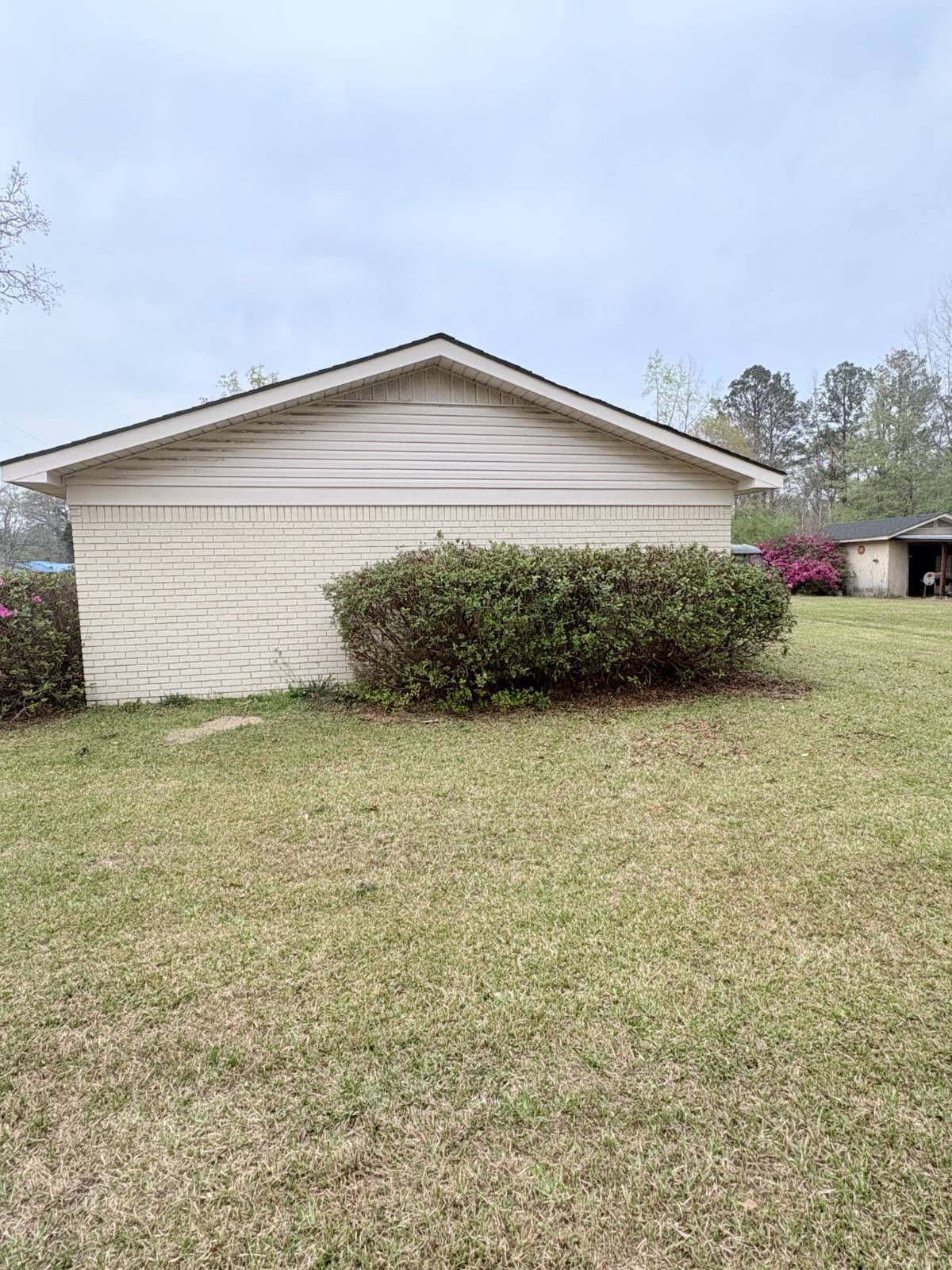 216 Colonial Dr