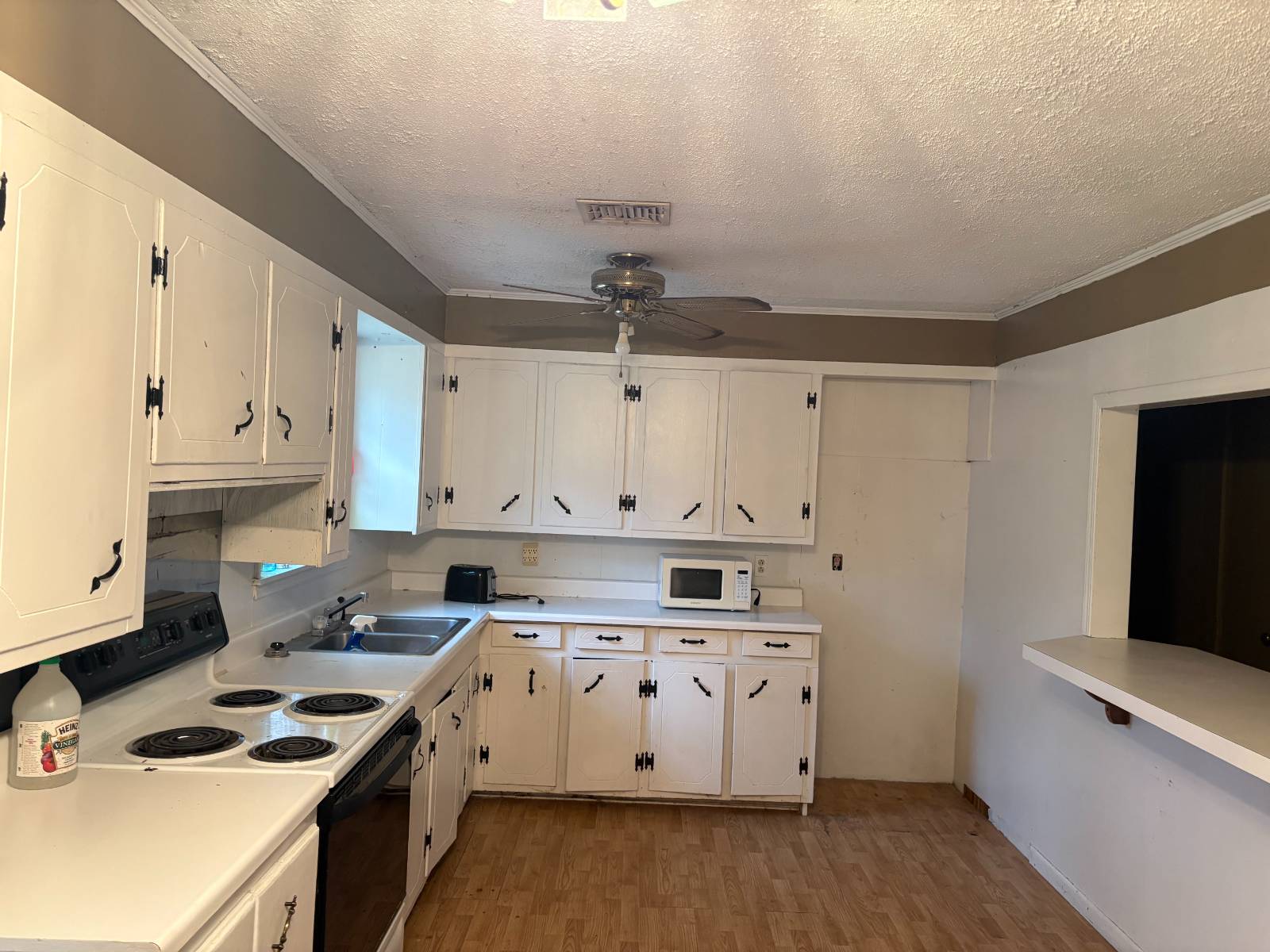 216 Colonial Dr