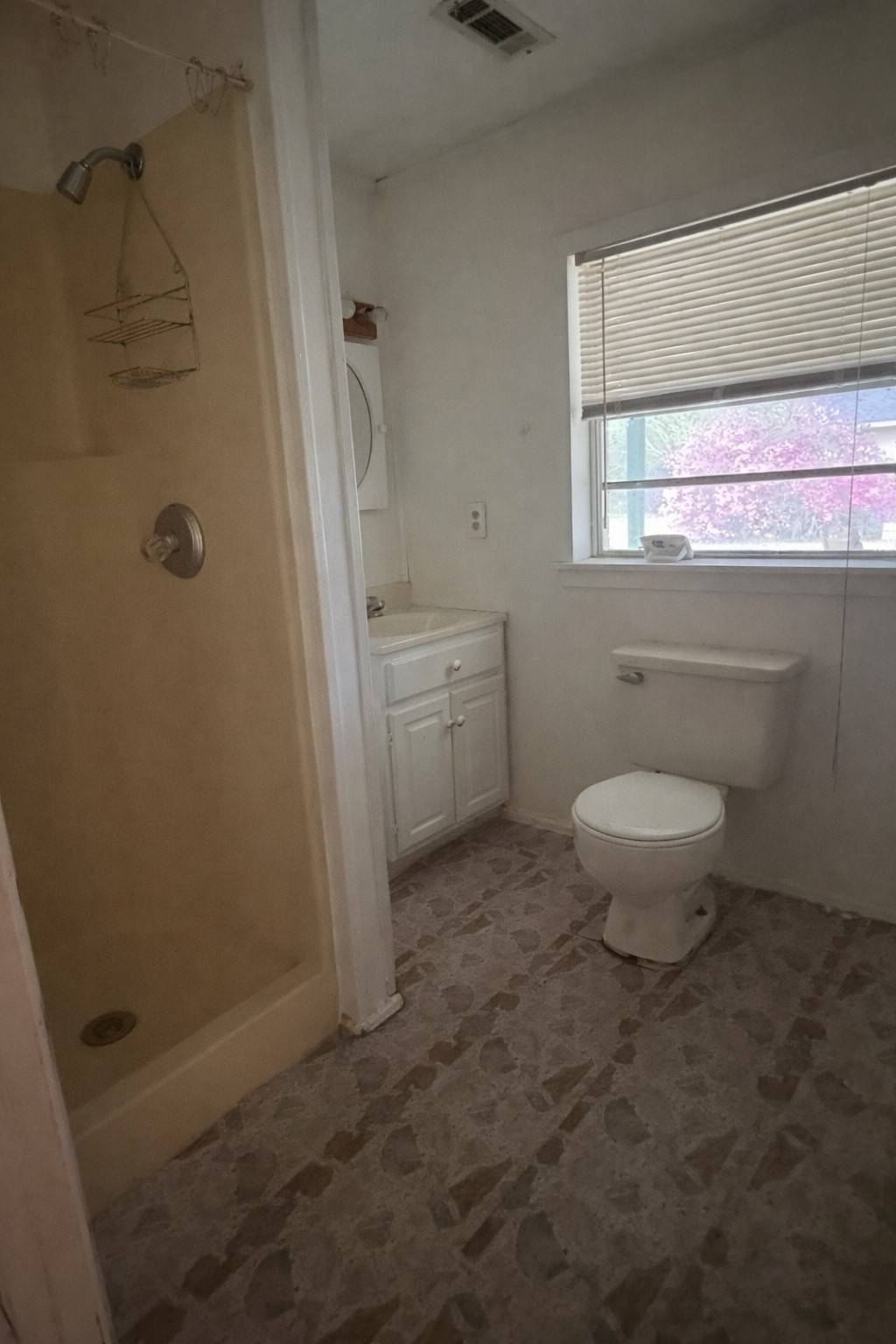 216 Colonial Dr
