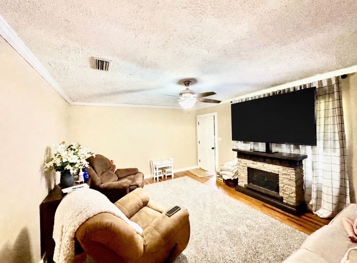 1095 Paragon Rd