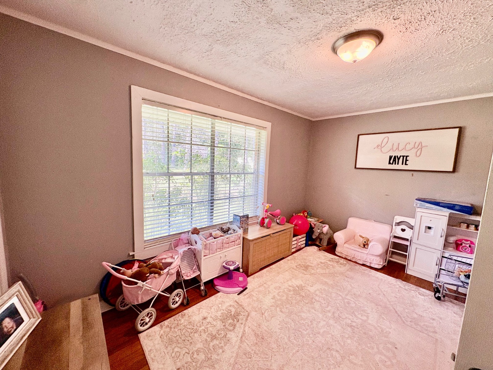 1095 Paragon Rd