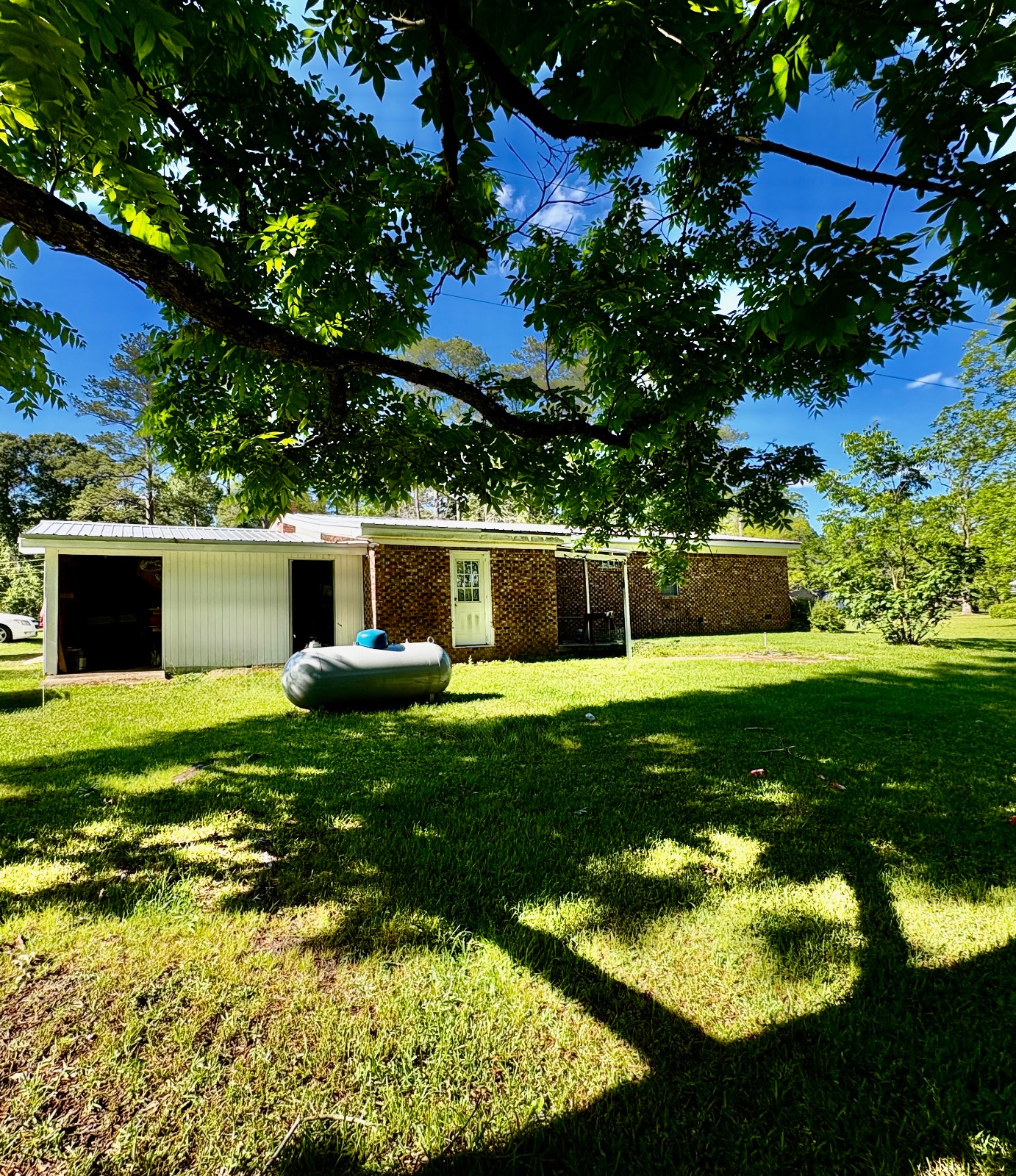 1095 Paragon Rd