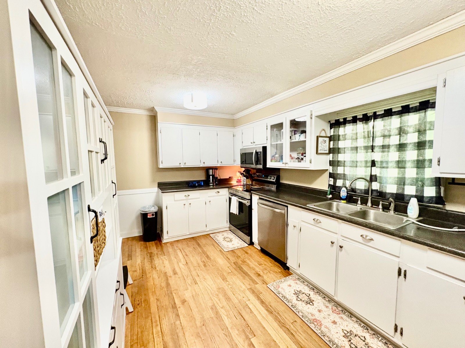 1095 Paragon Rd