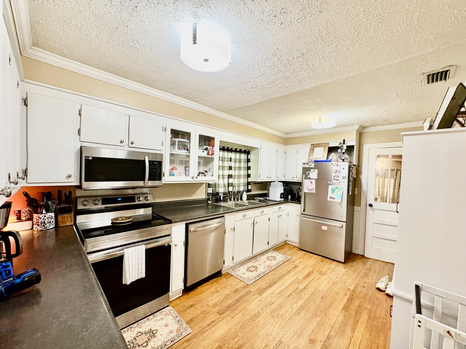 1095 Paragon Rd