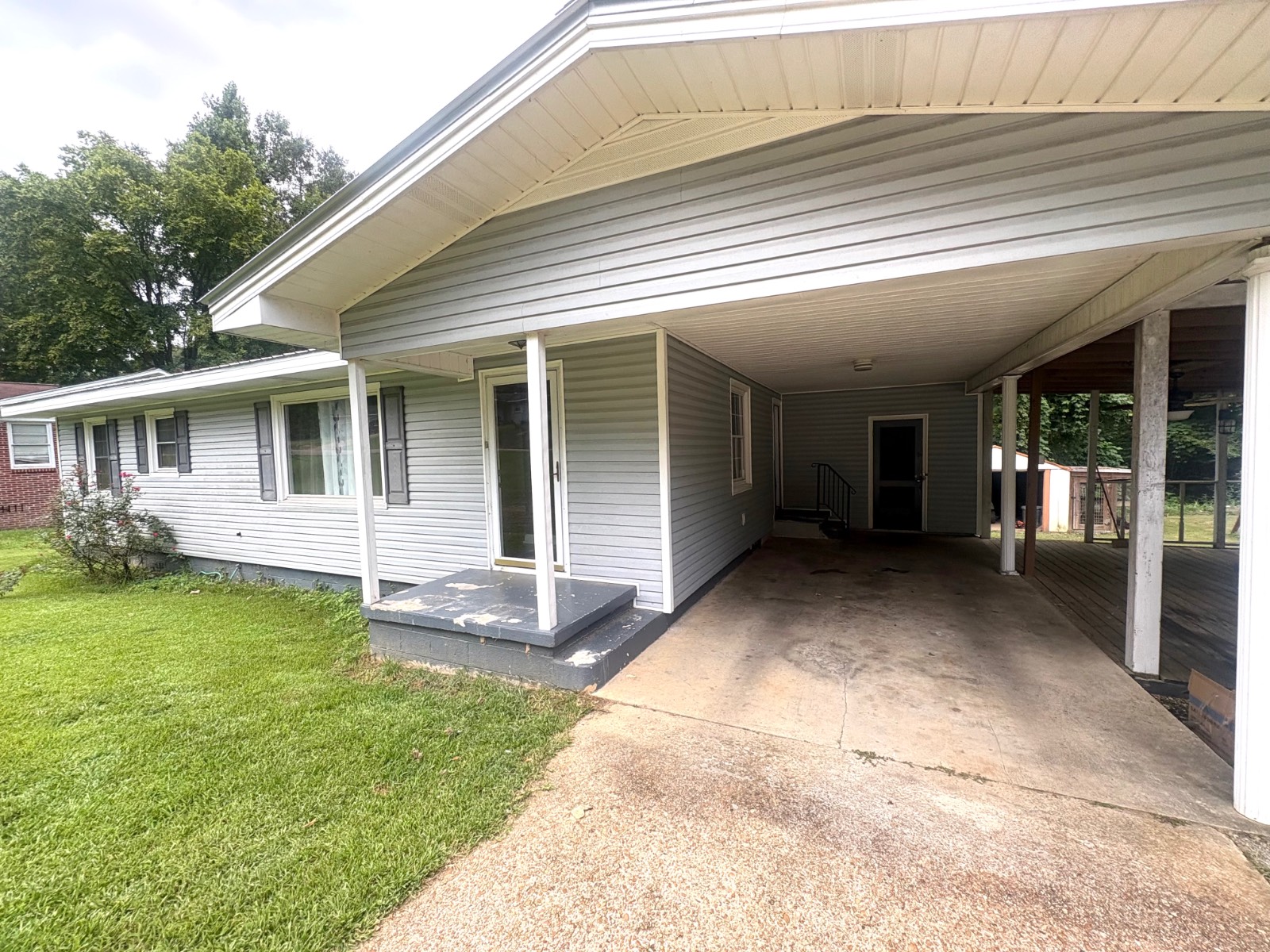 611 Maureen Lane