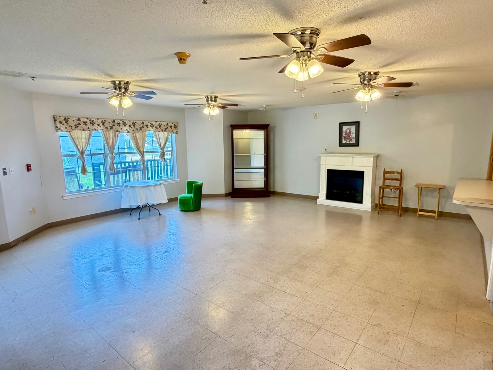 935 W 3rd Street