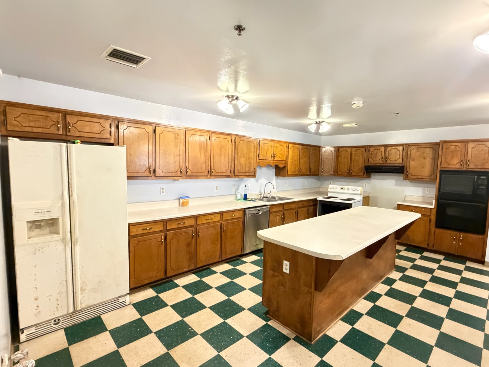 935 W 3rd Street