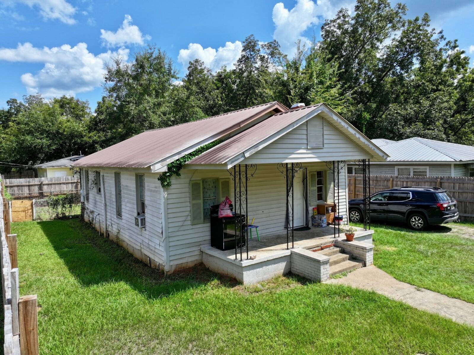 638 Oak Street