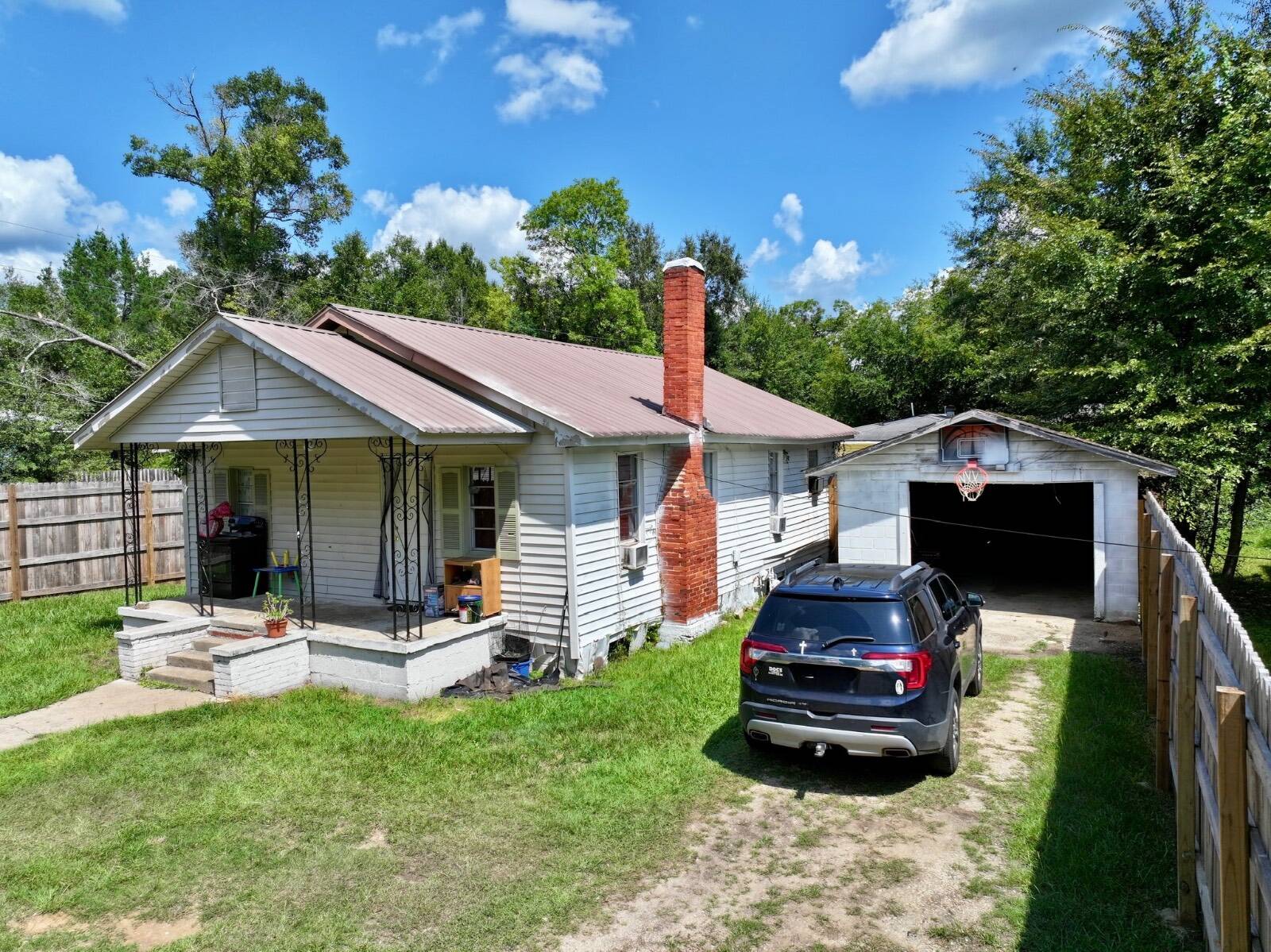 638 Oak Street