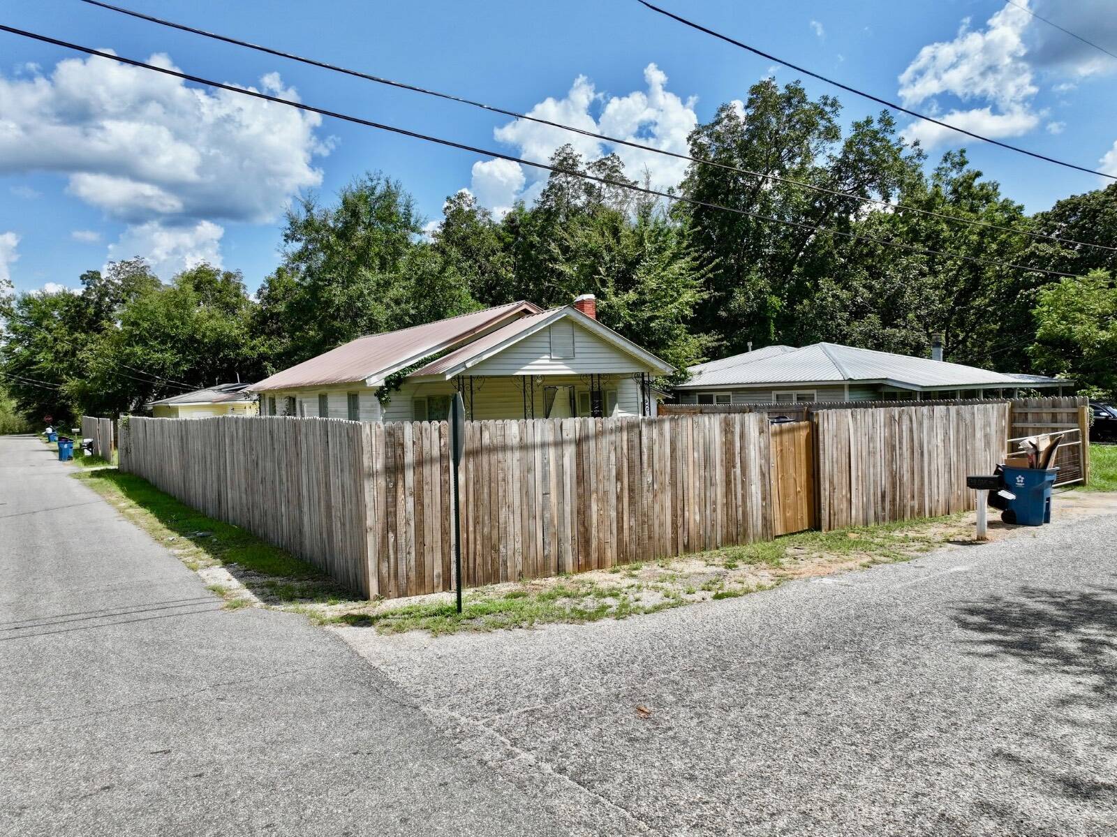 638 Oak Street