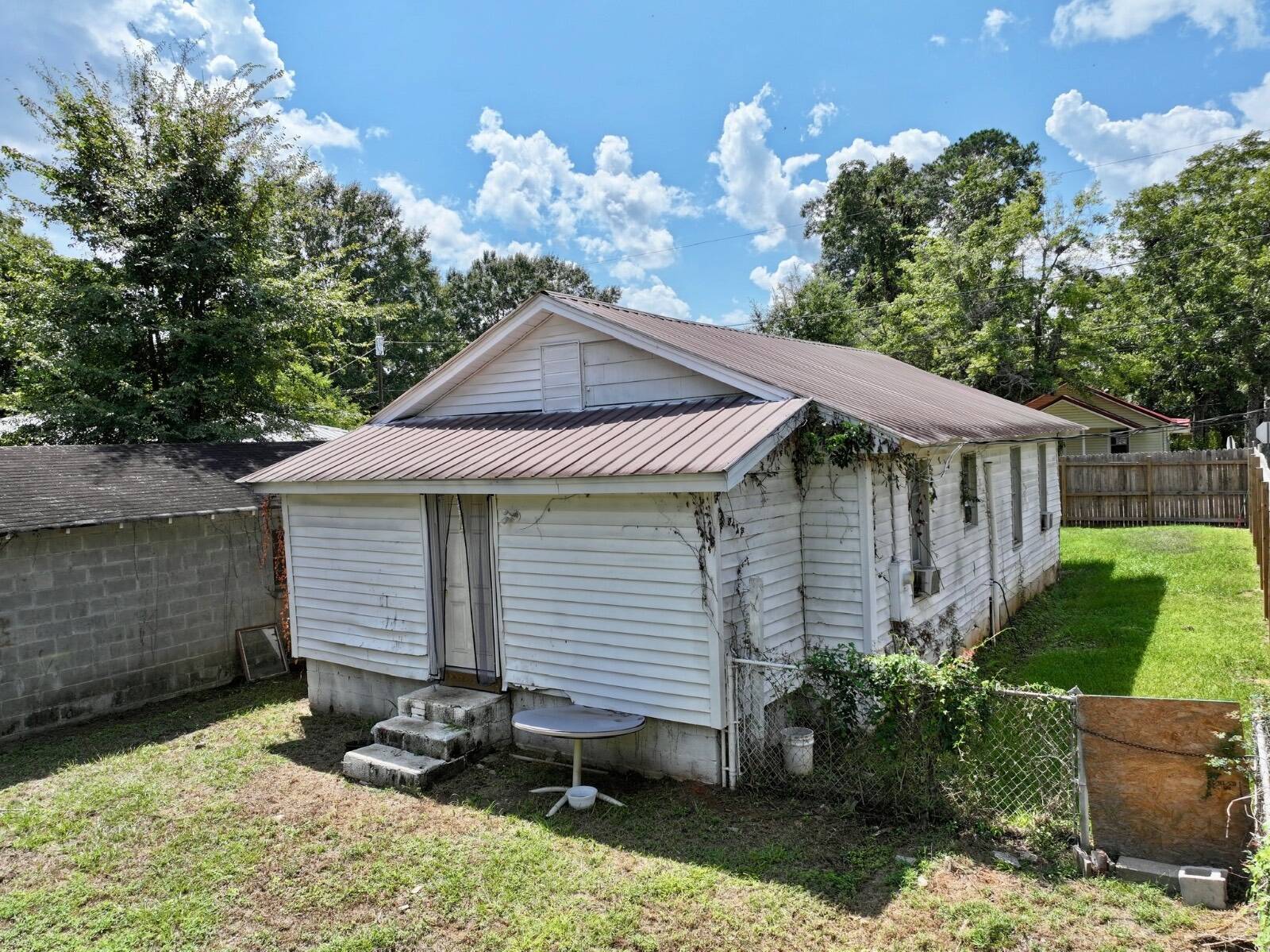 638 Oak Street
