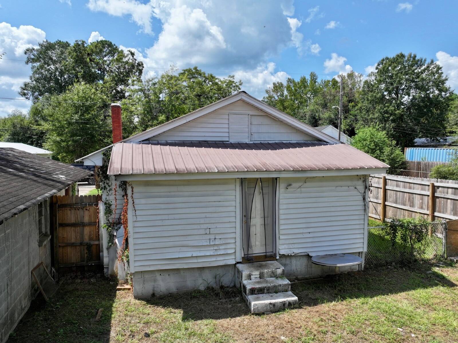 638 Oak Street