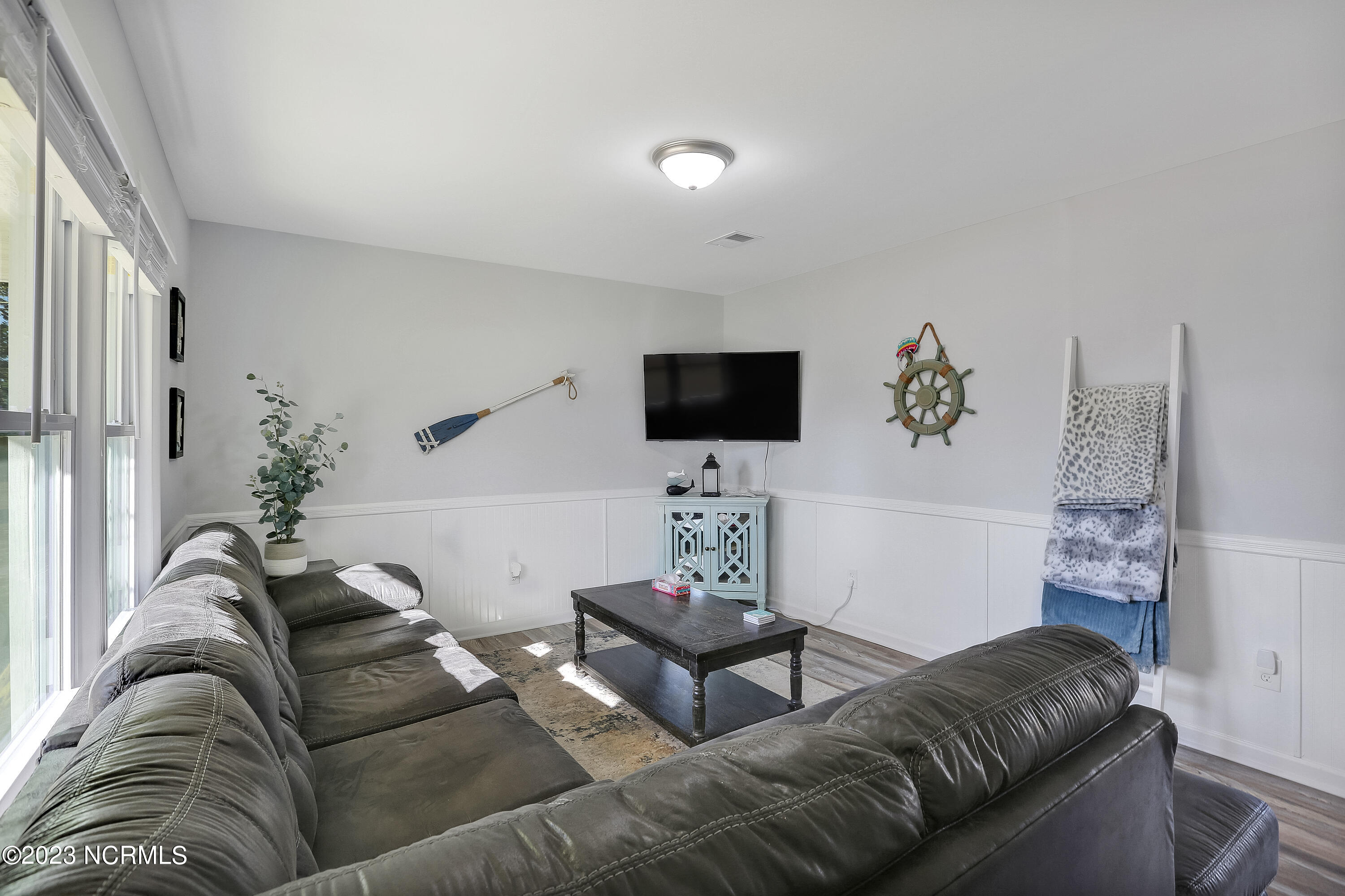 4613 Kings Drive