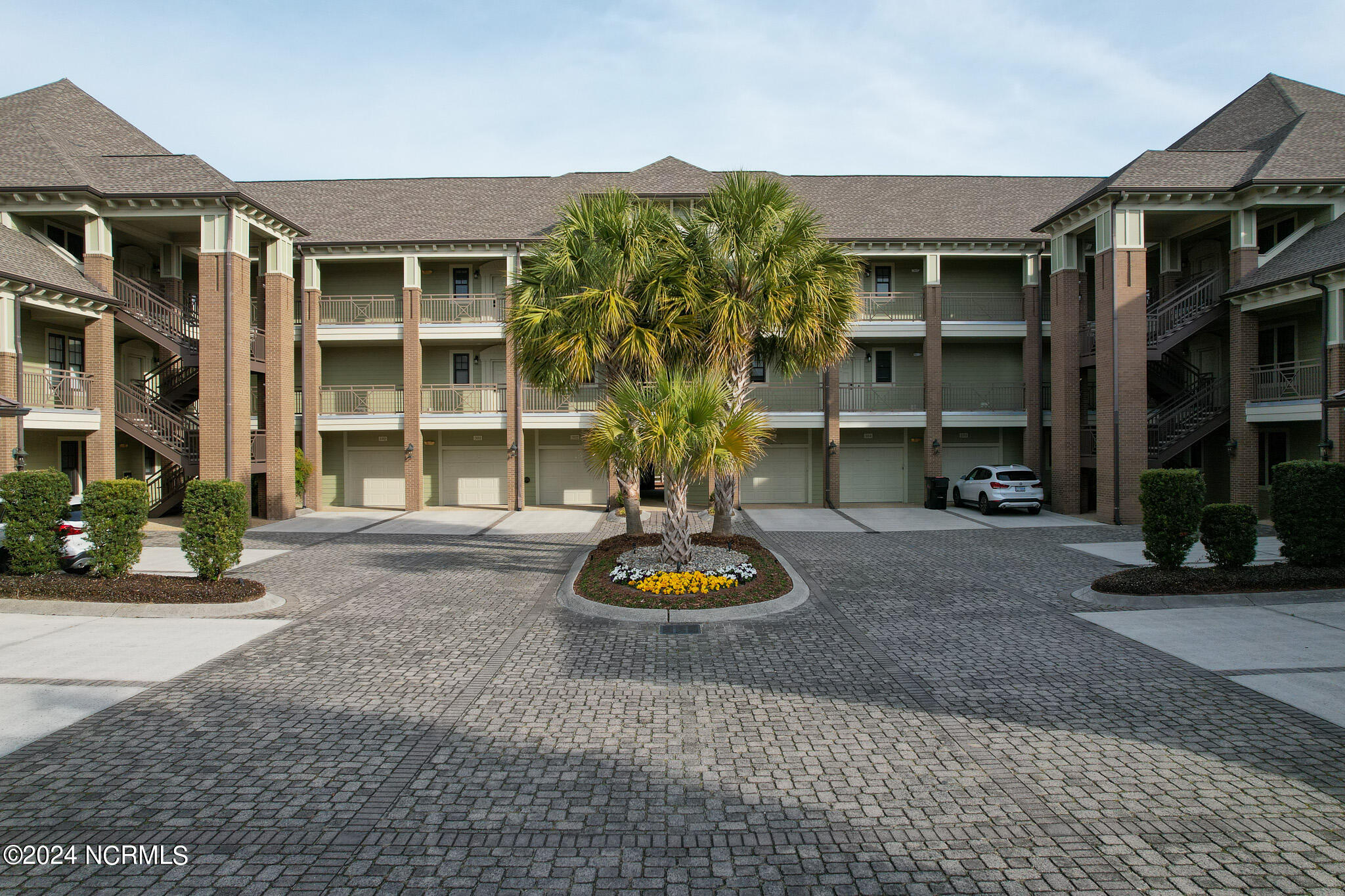 550 Grande Manor Court, 202