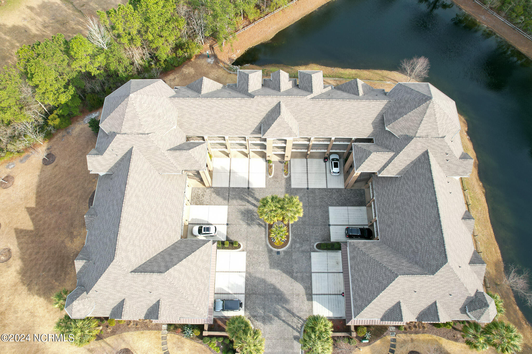 550 Grande Manor Court, 202