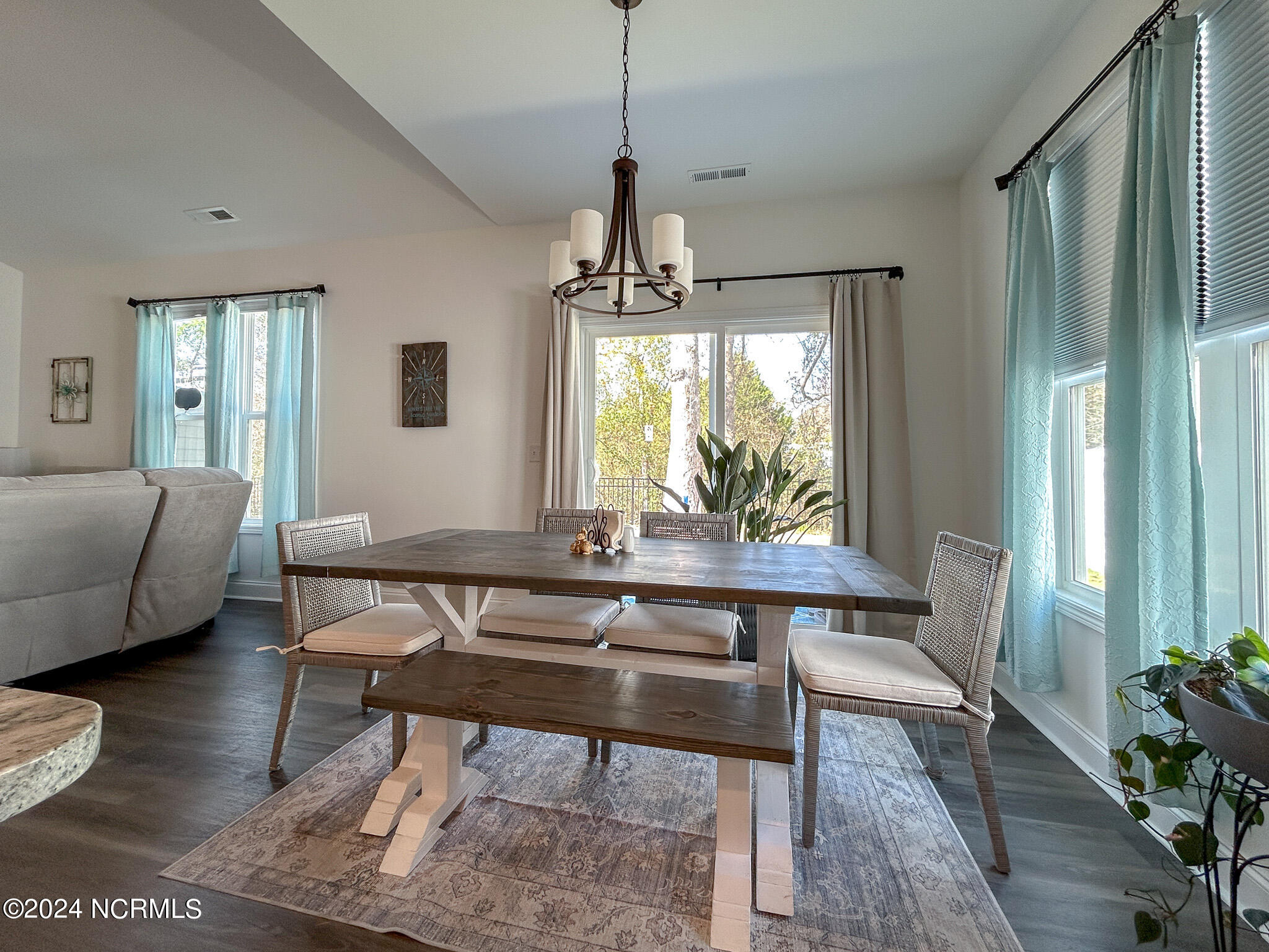 1261 Putnam Drive