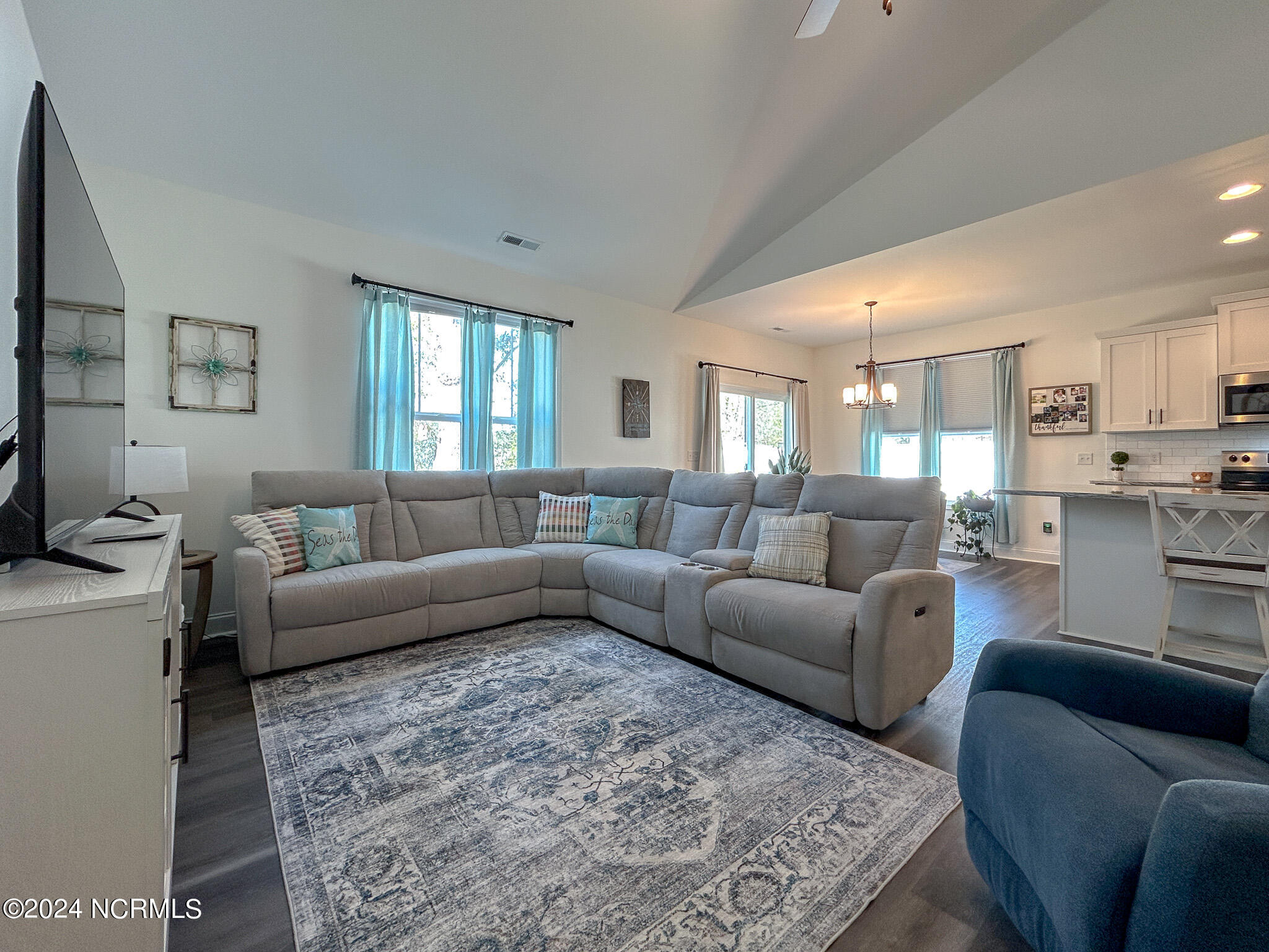 1261 Putnam Drive