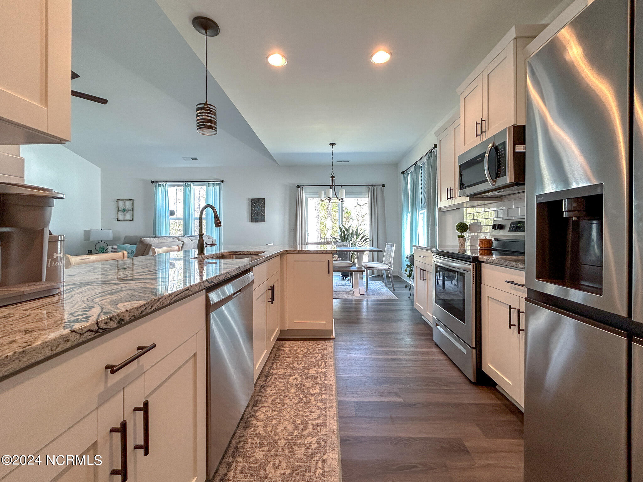 1261 Putnam Drive