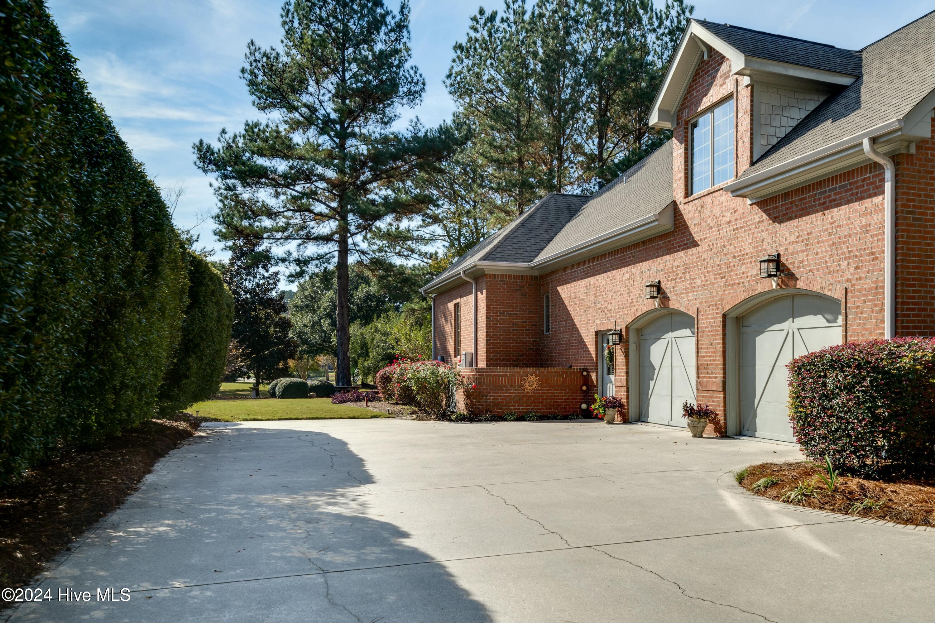 252 Red Fox Run Drive