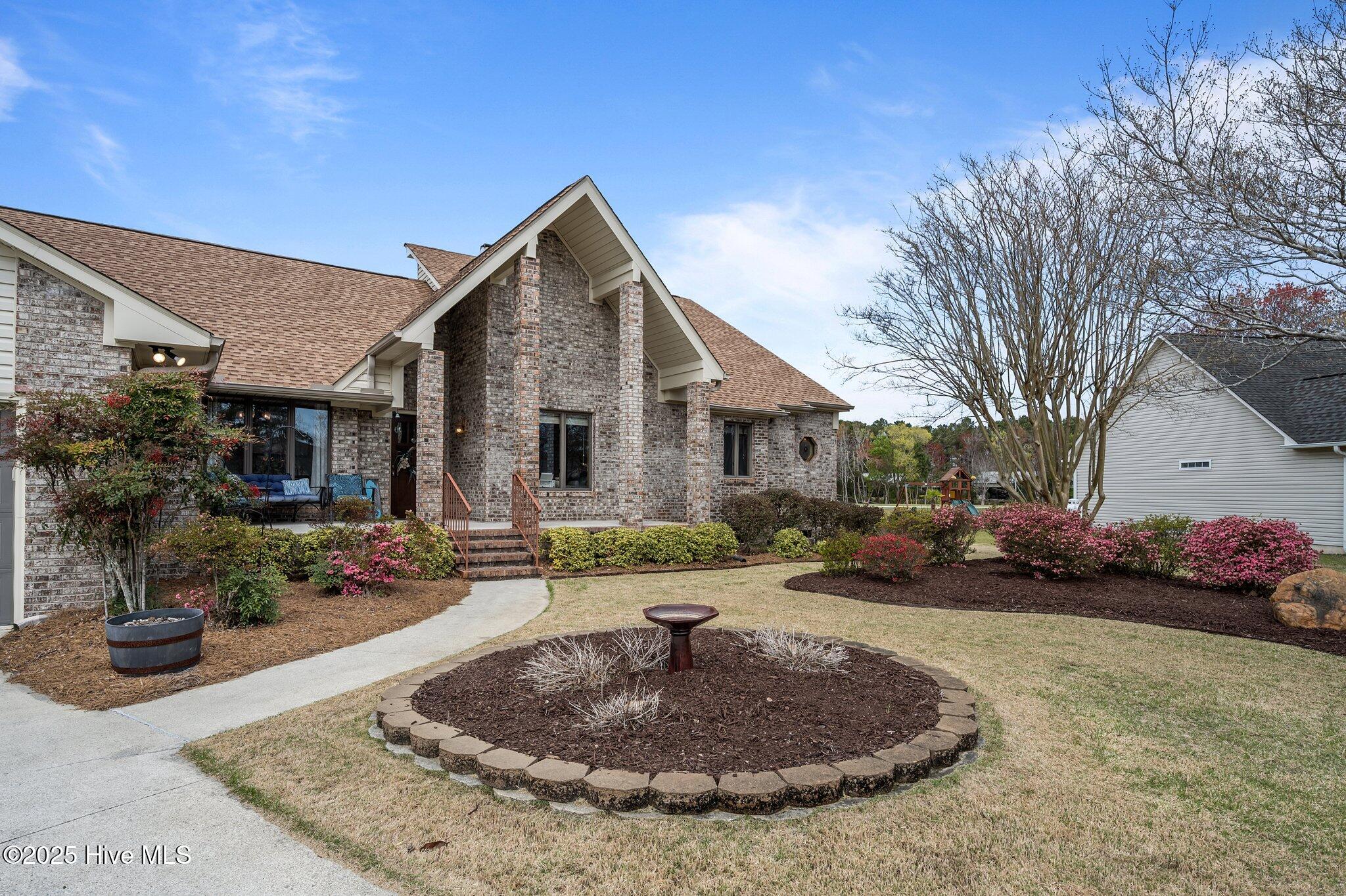 106 Bogey Court