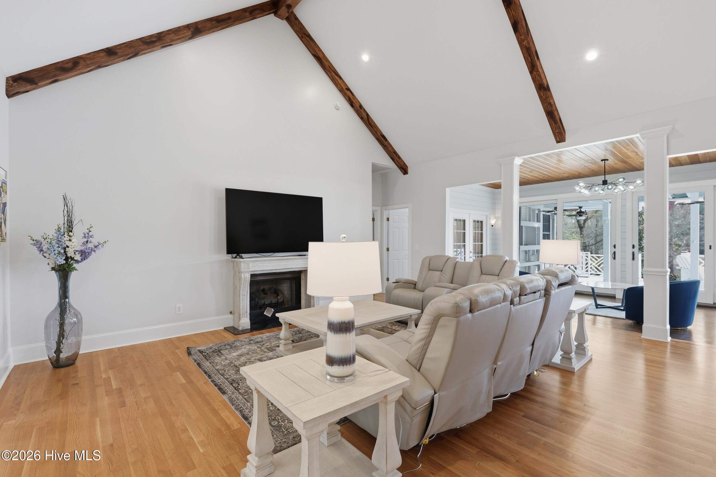 606 Ravenswood Road