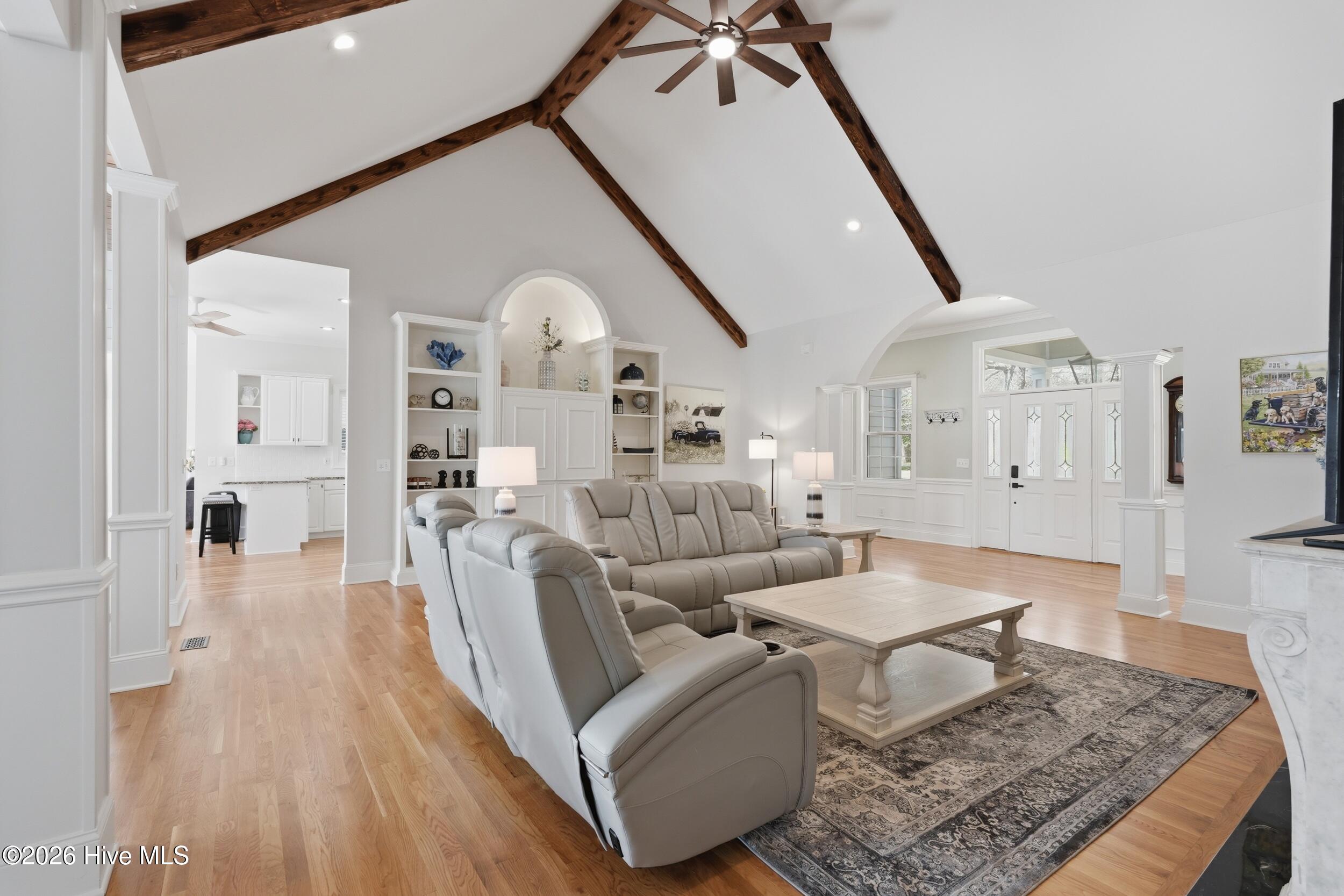 606 Ravenswood Road