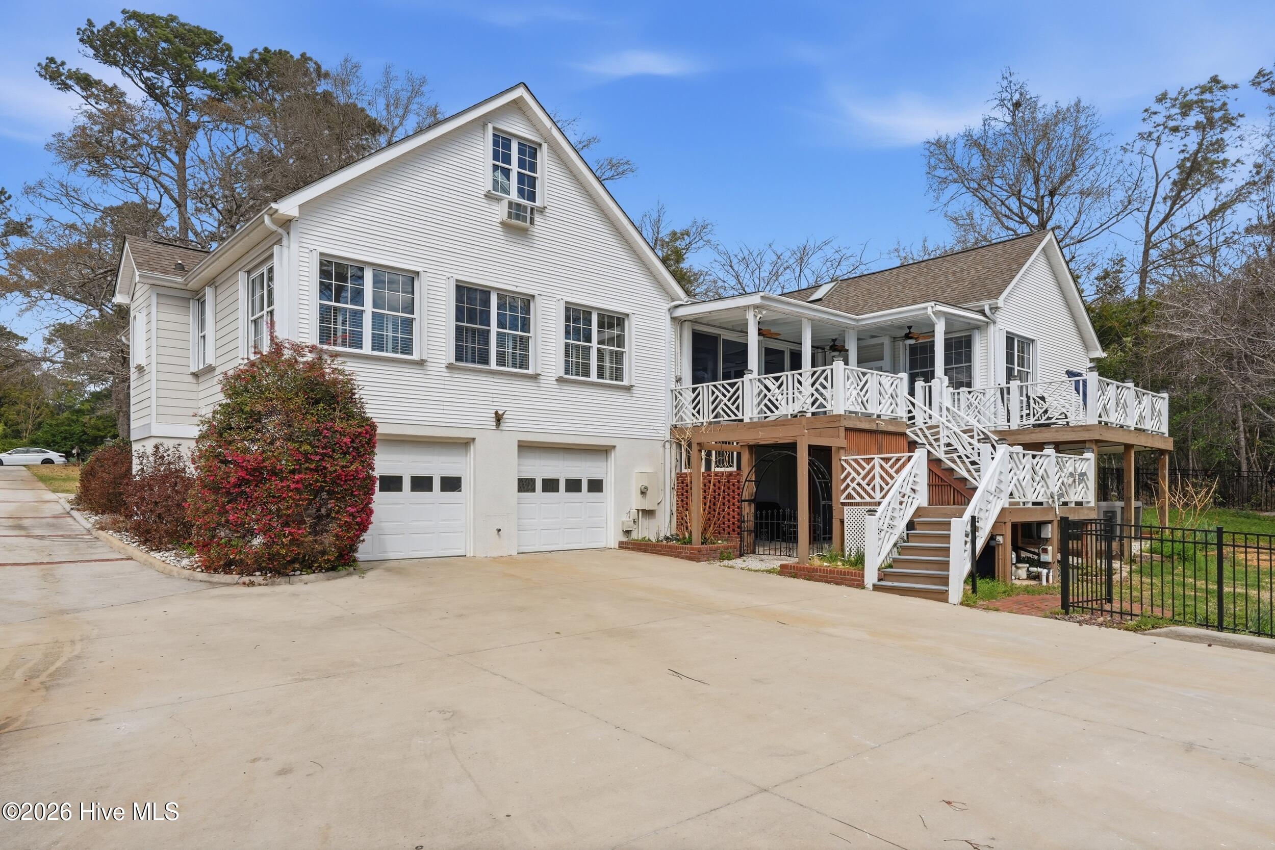 606 Ravenswood Road