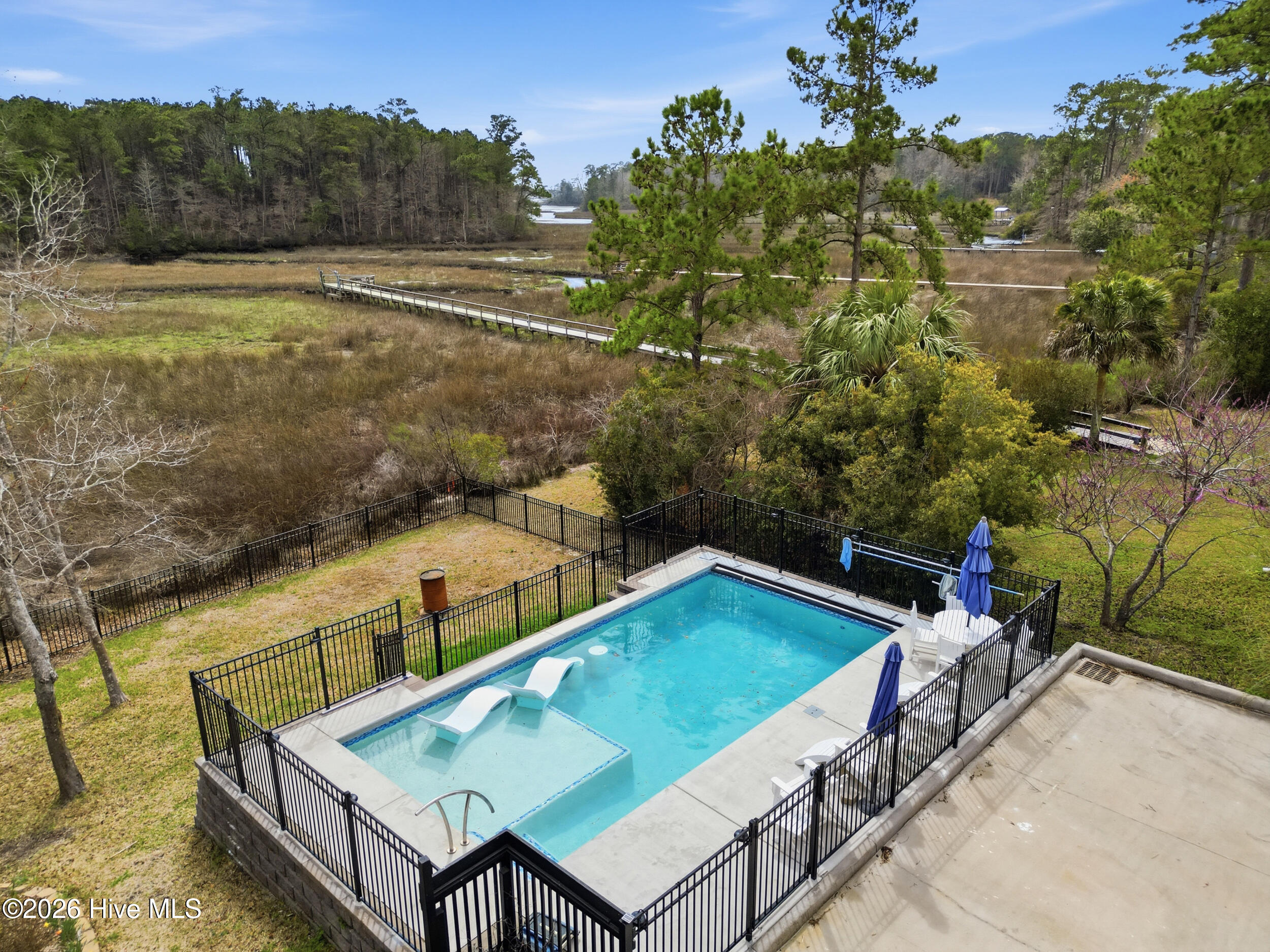 606 Ravenswood Road