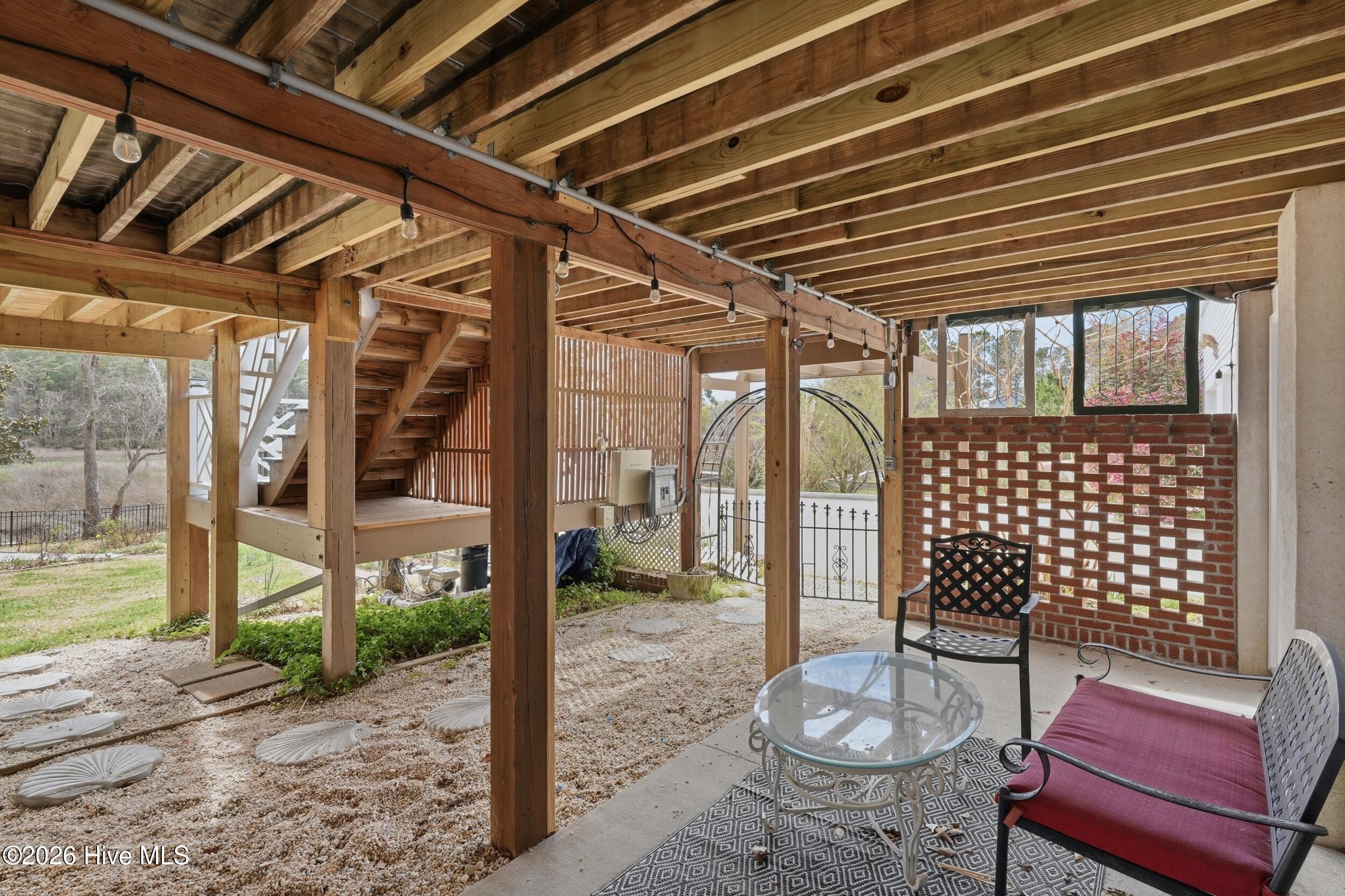 606 Ravenswood Road