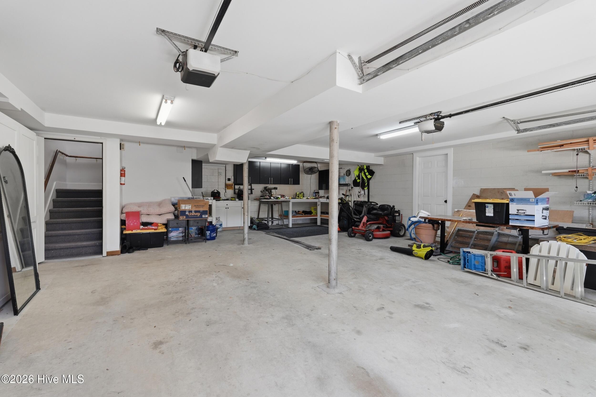 606 Ravenswood Road