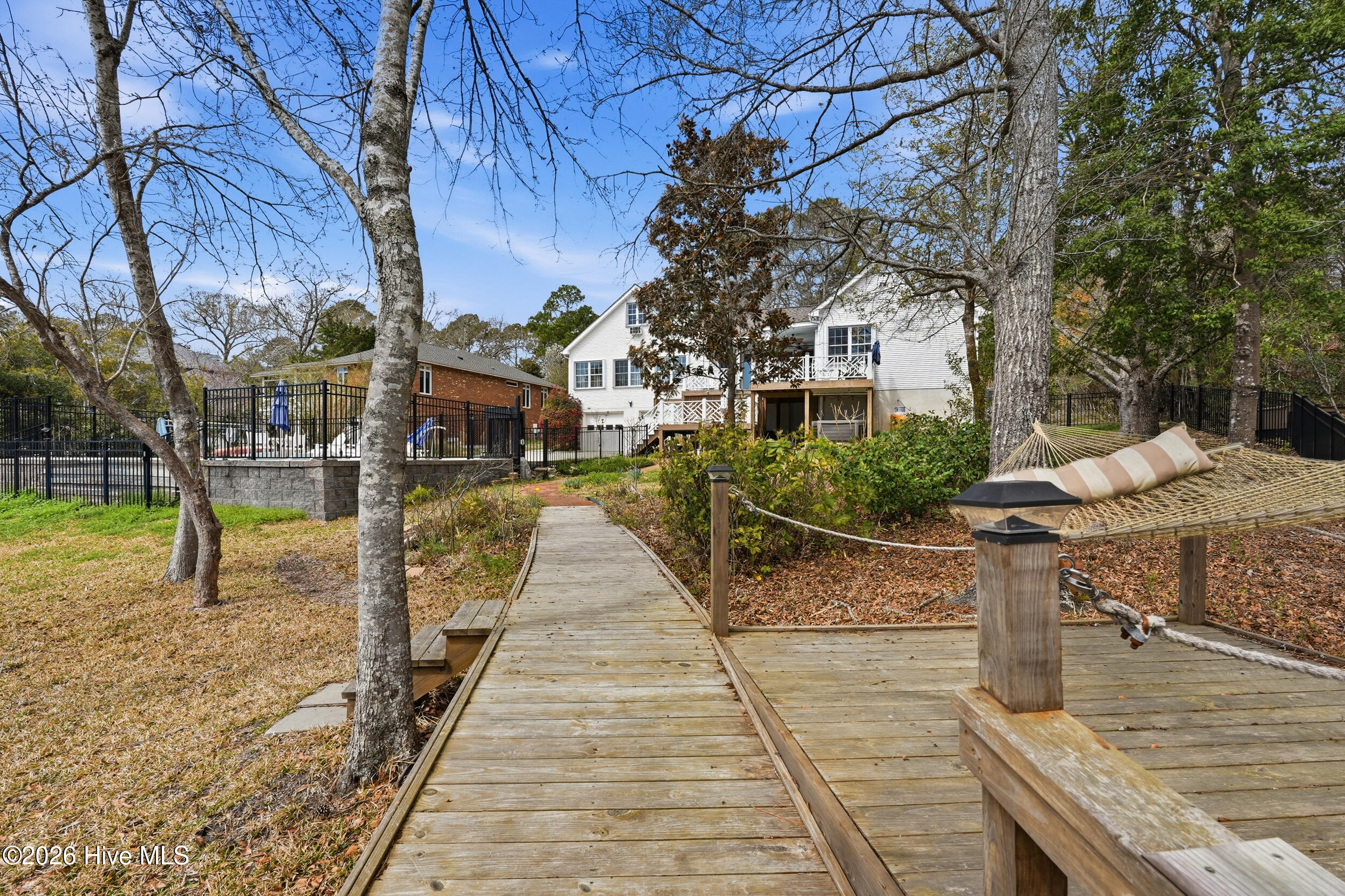 606 Ravenswood Road