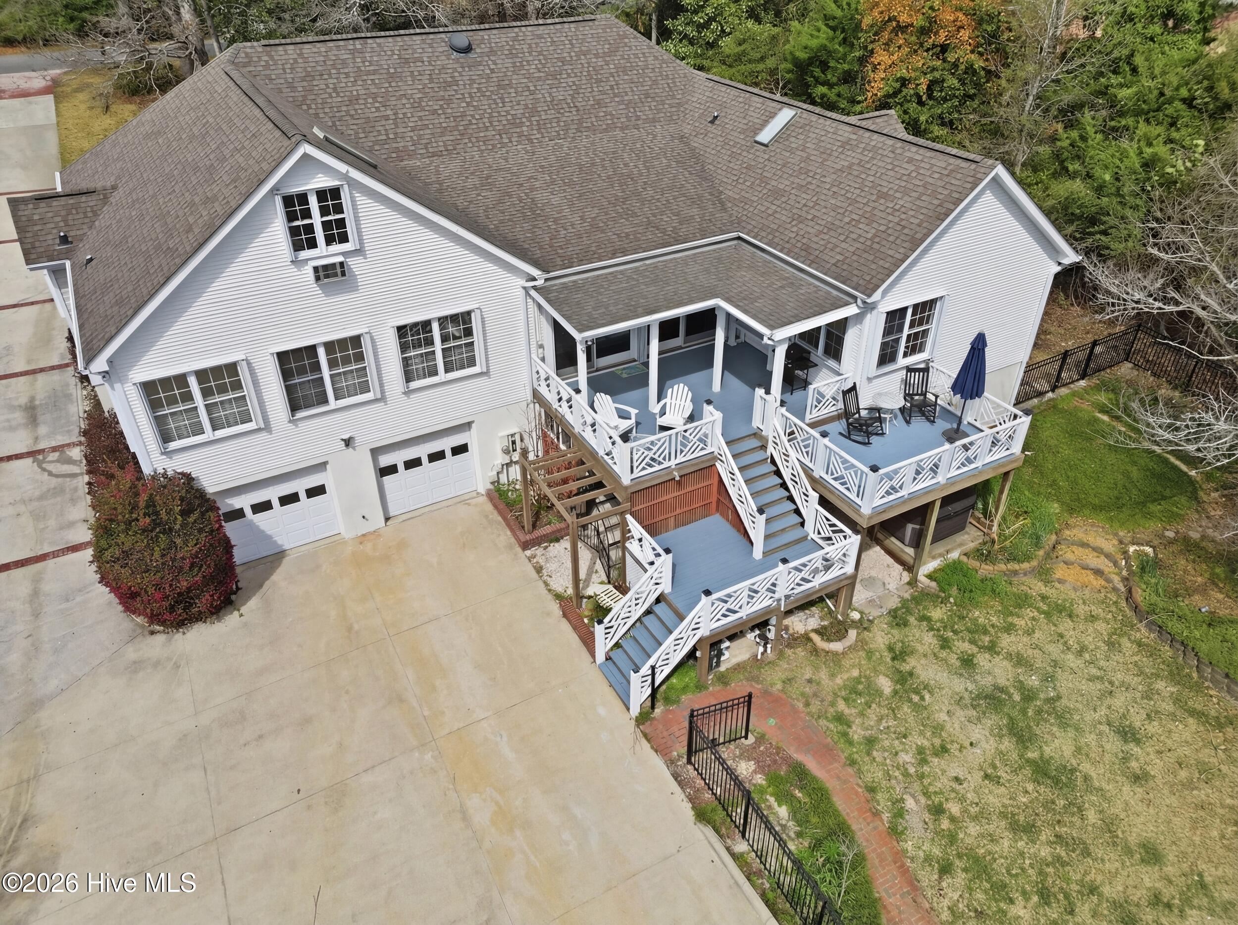 606 Ravenswood Road