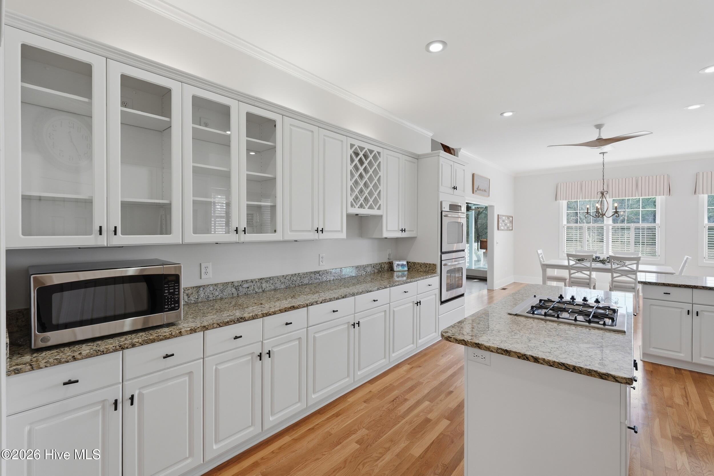 606 Ravenswood Road