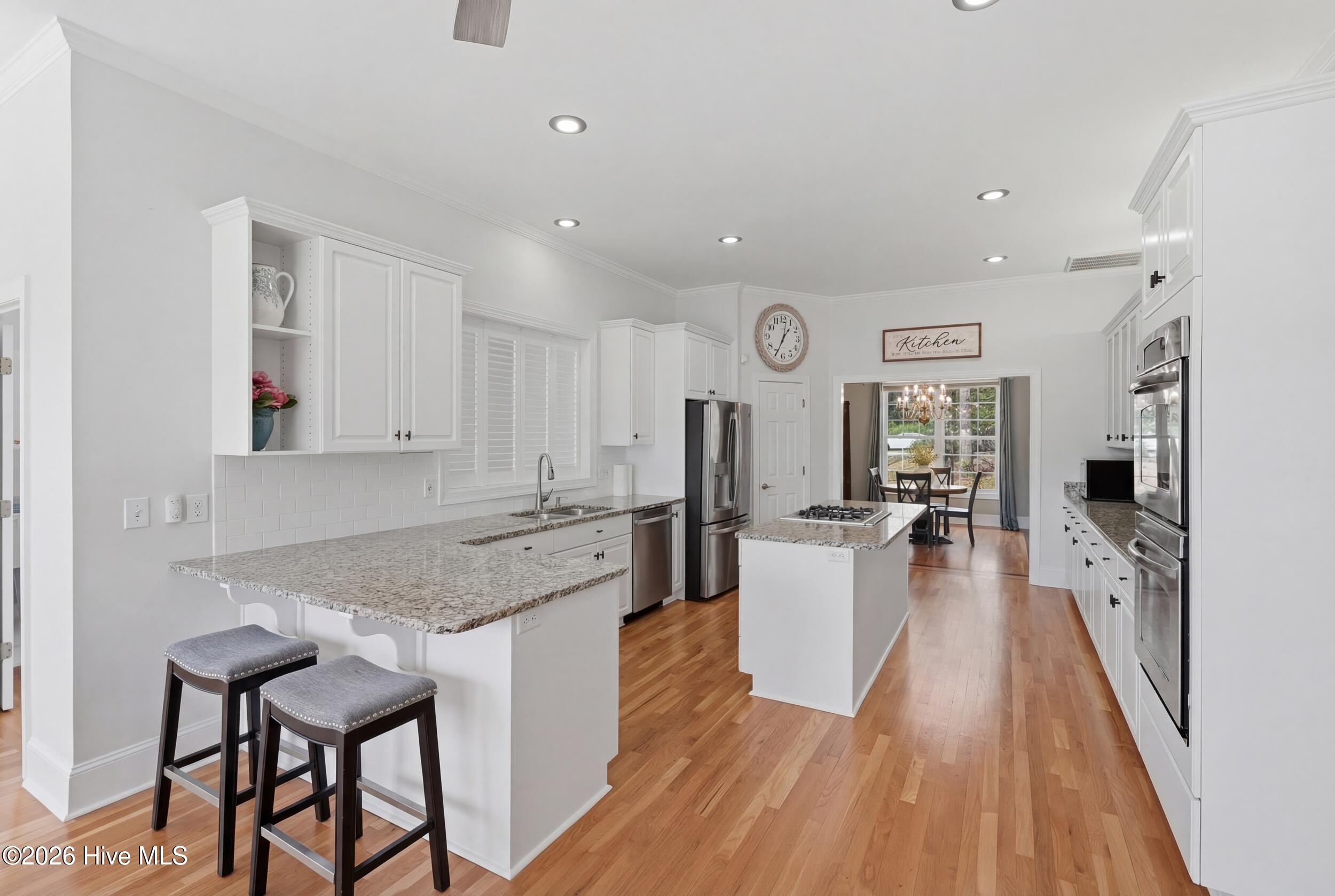 606 Ravenswood Road