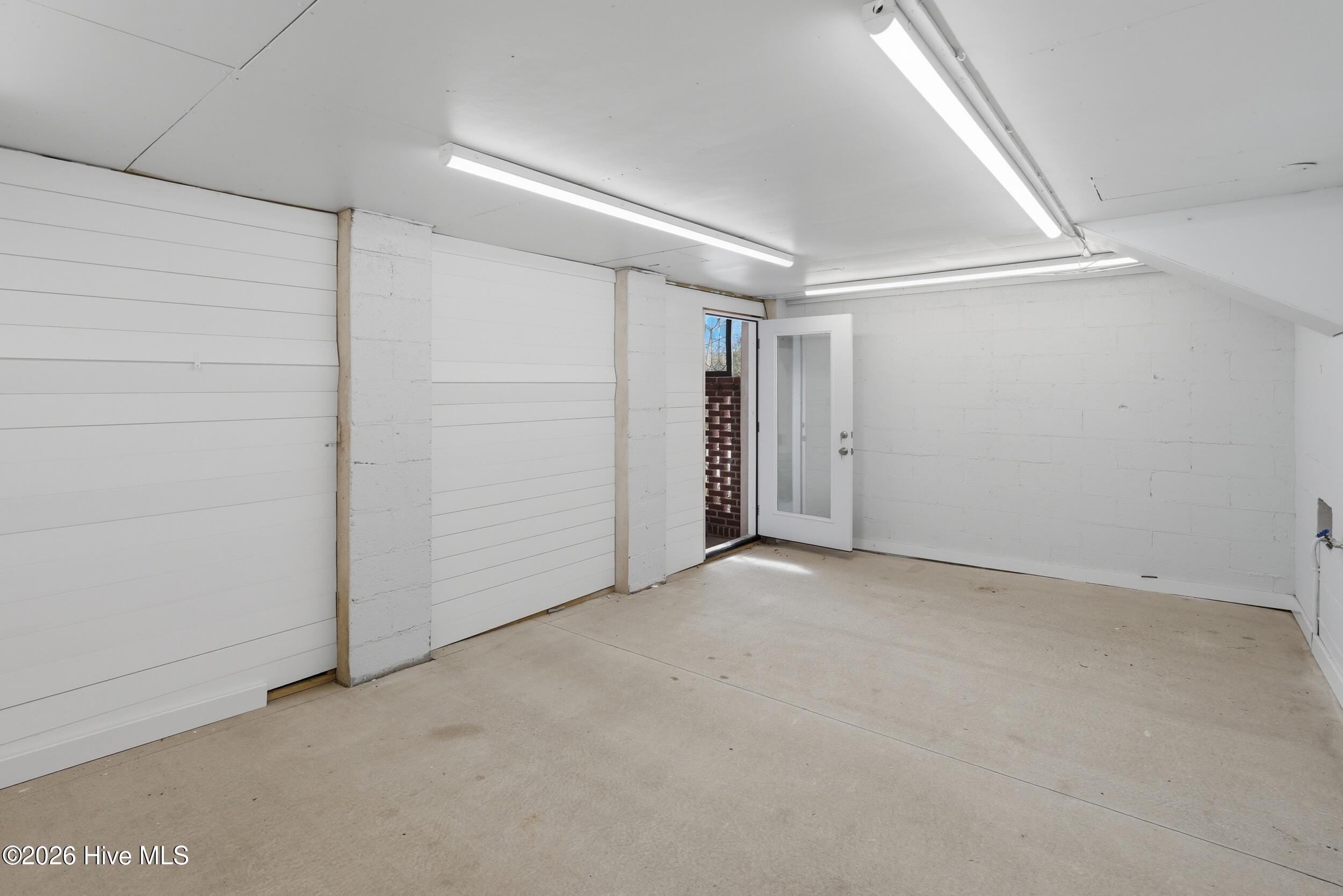 606 Ravenswood Road