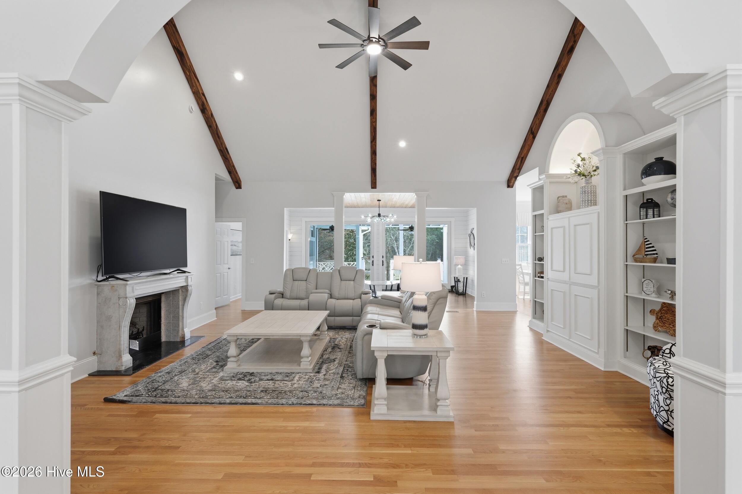606 Ravenswood Road