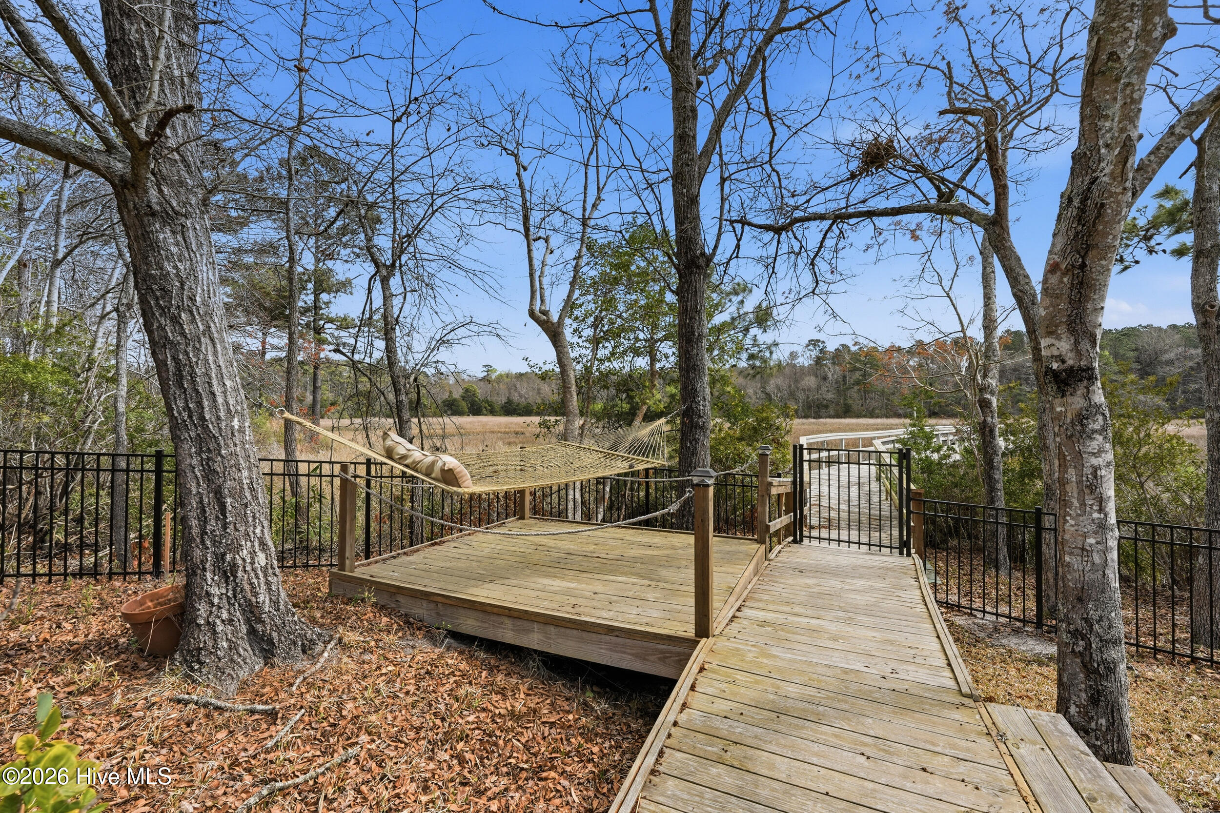 606 Ravenswood Road