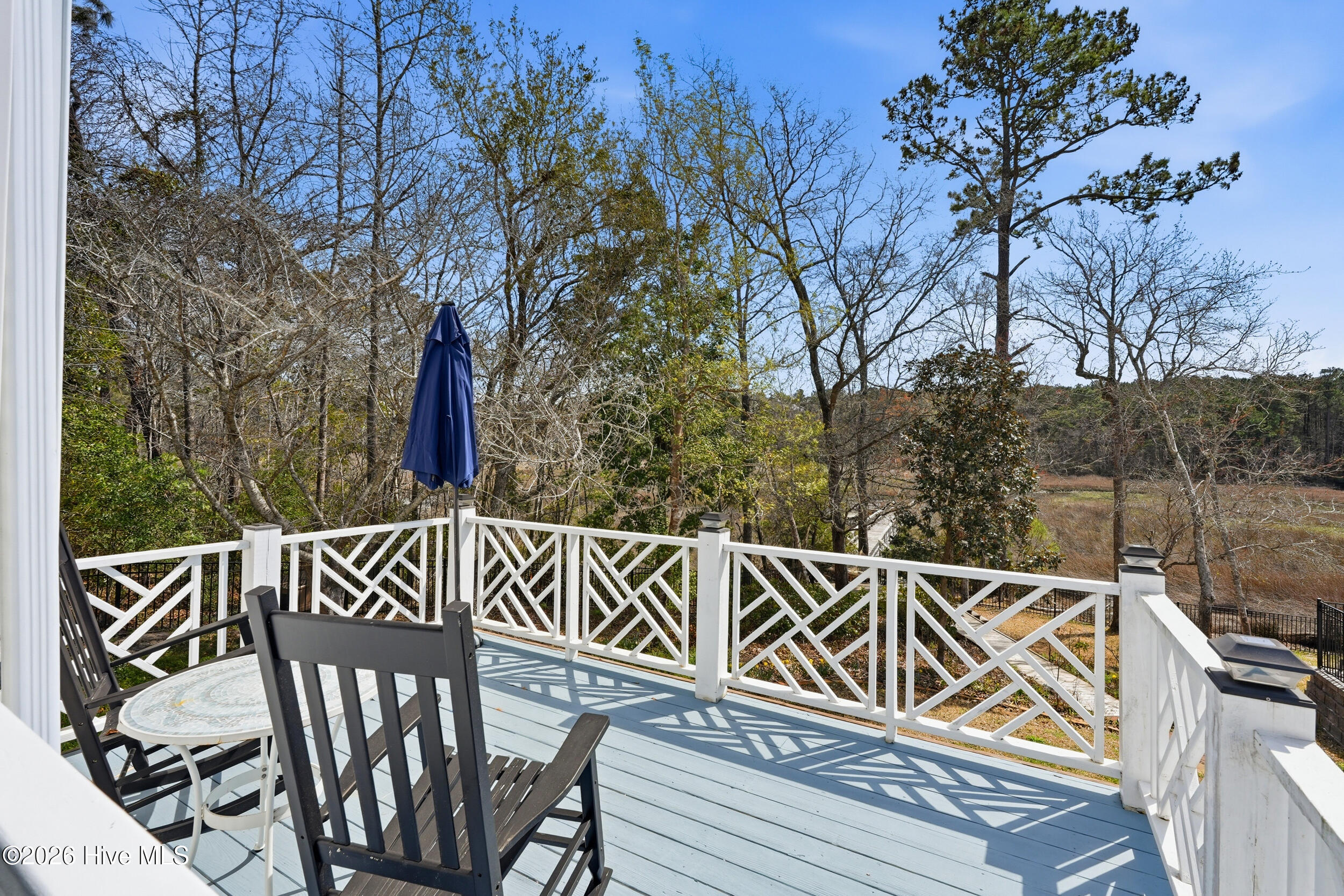 606 Ravenswood Road